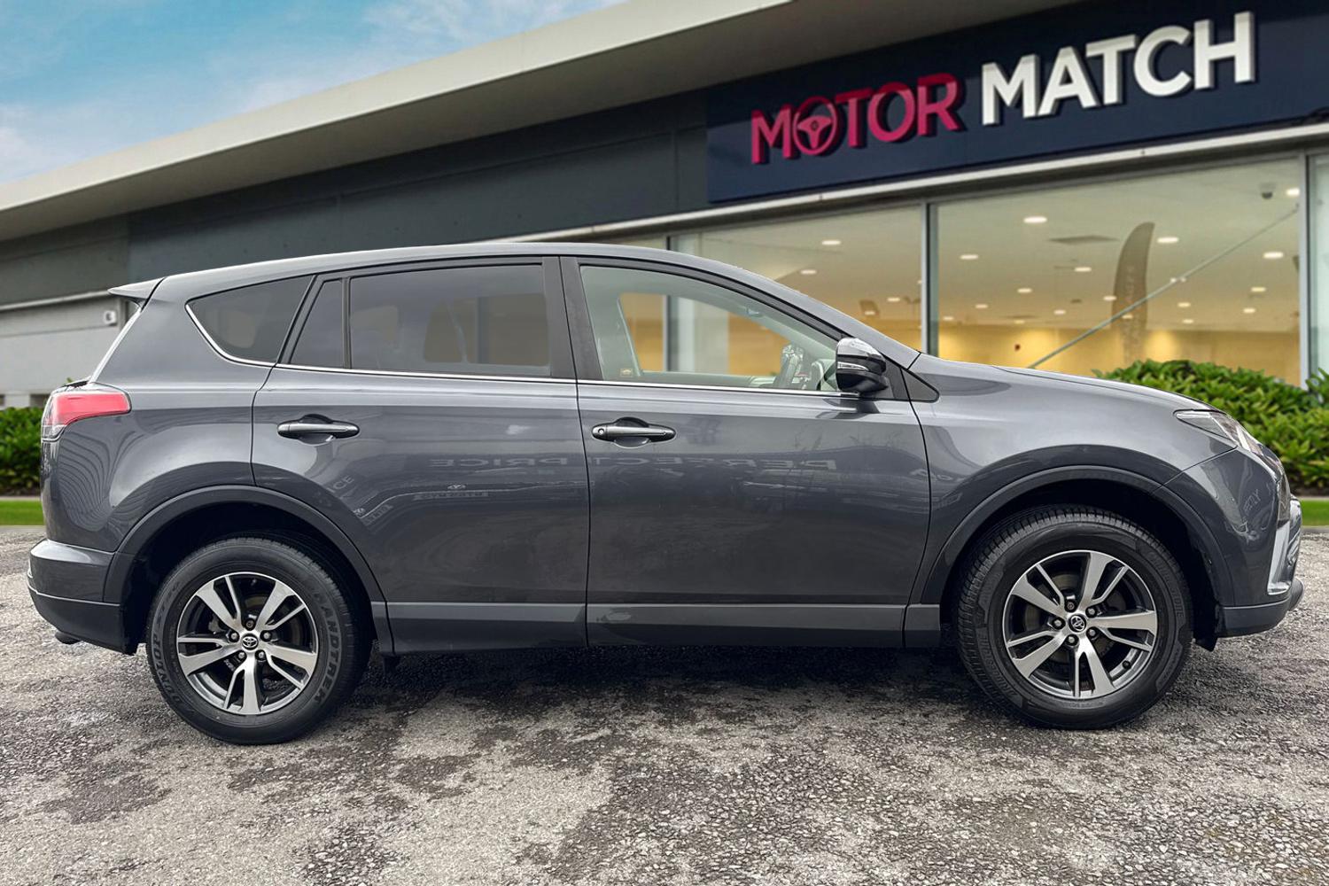 Used Toyota RAV4 2017 for sale - 77615891: Photo 3