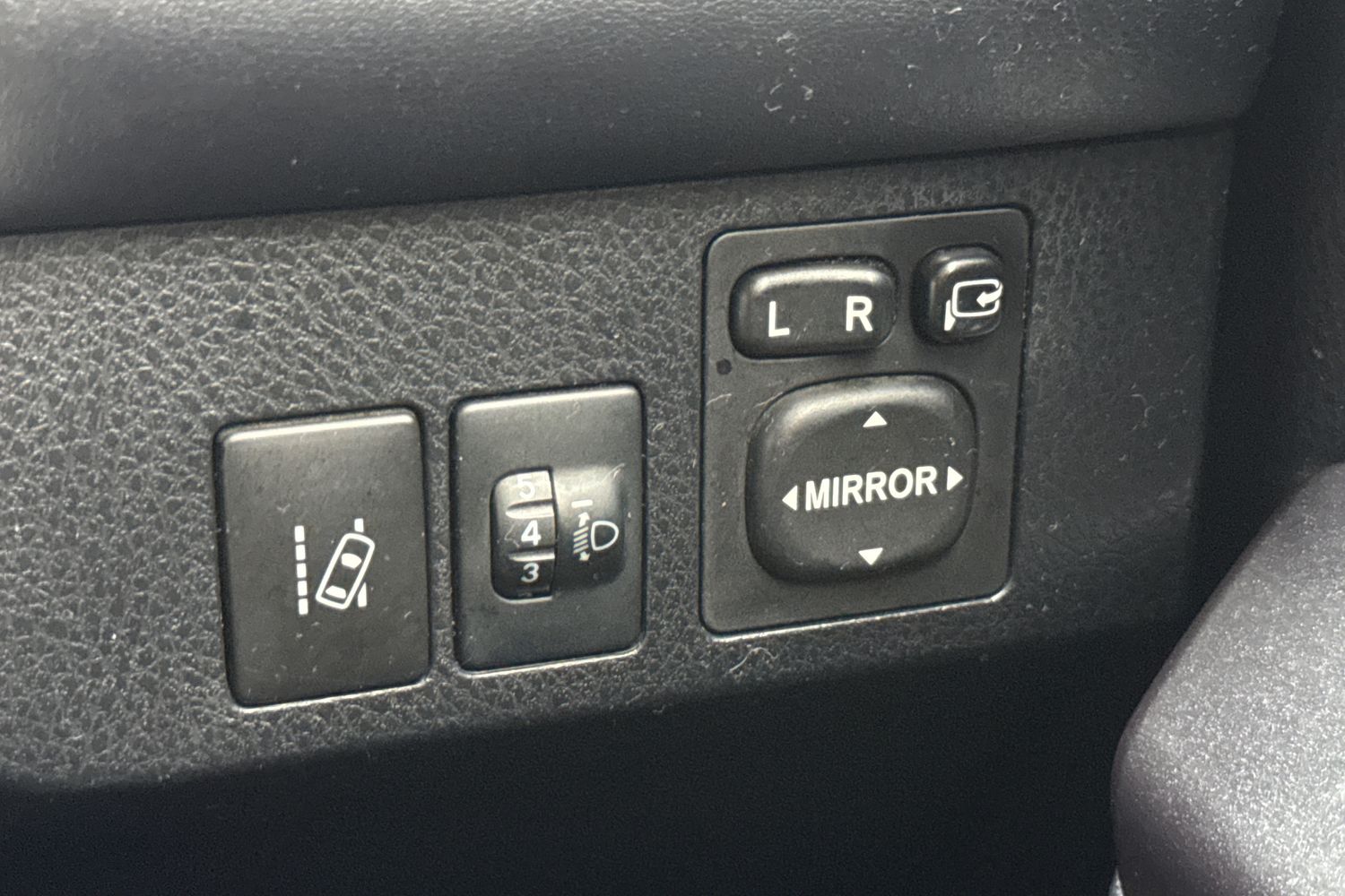 Used Toyota RAV4 2017 for sale - 77615891: Photo 35