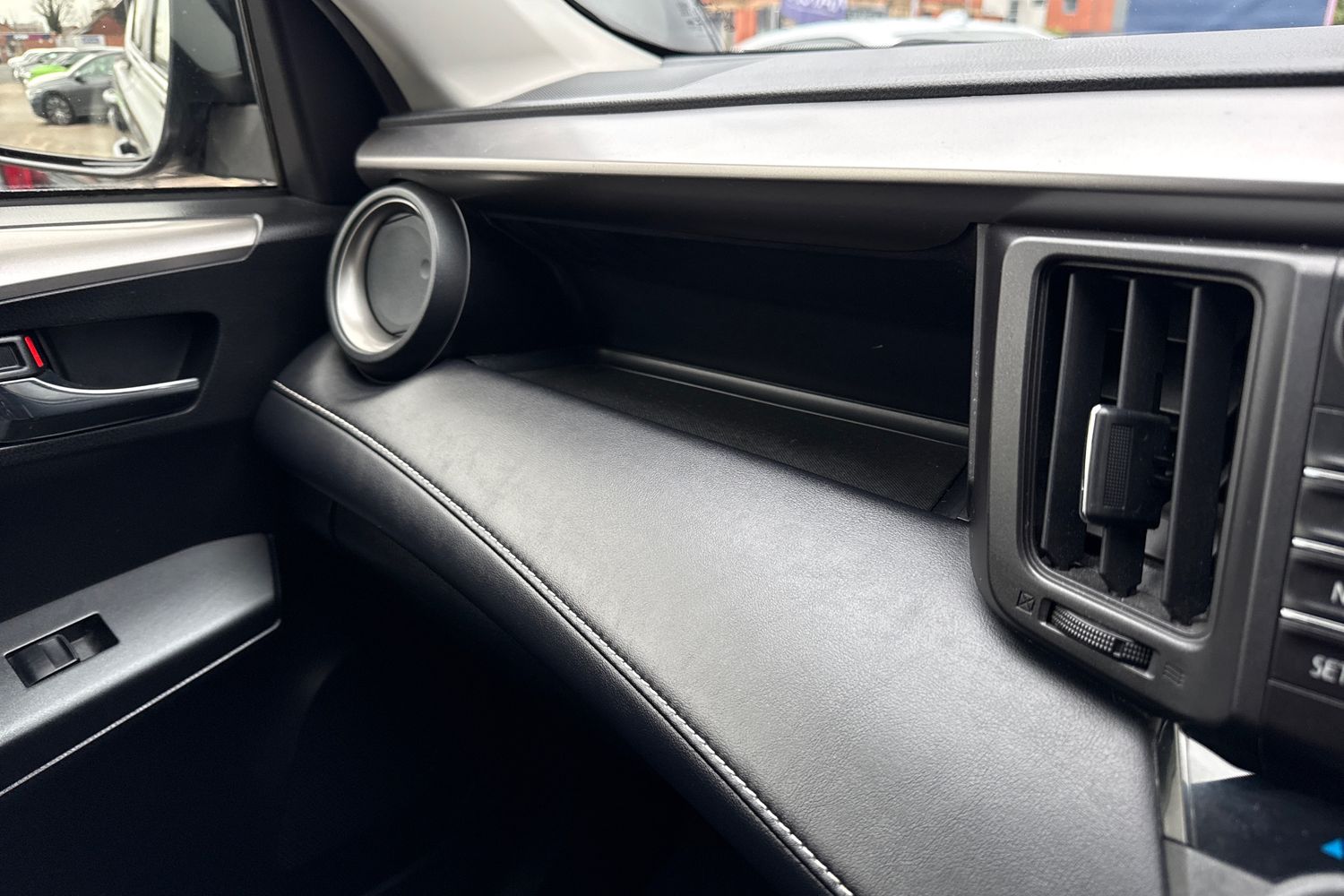 Used Toyota RAV4 2017 for sale - 77615891: Photo 47