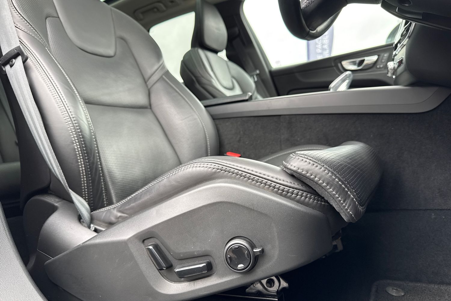 Used Volvo XC60 2020 for sale - 77862908: Photo 38