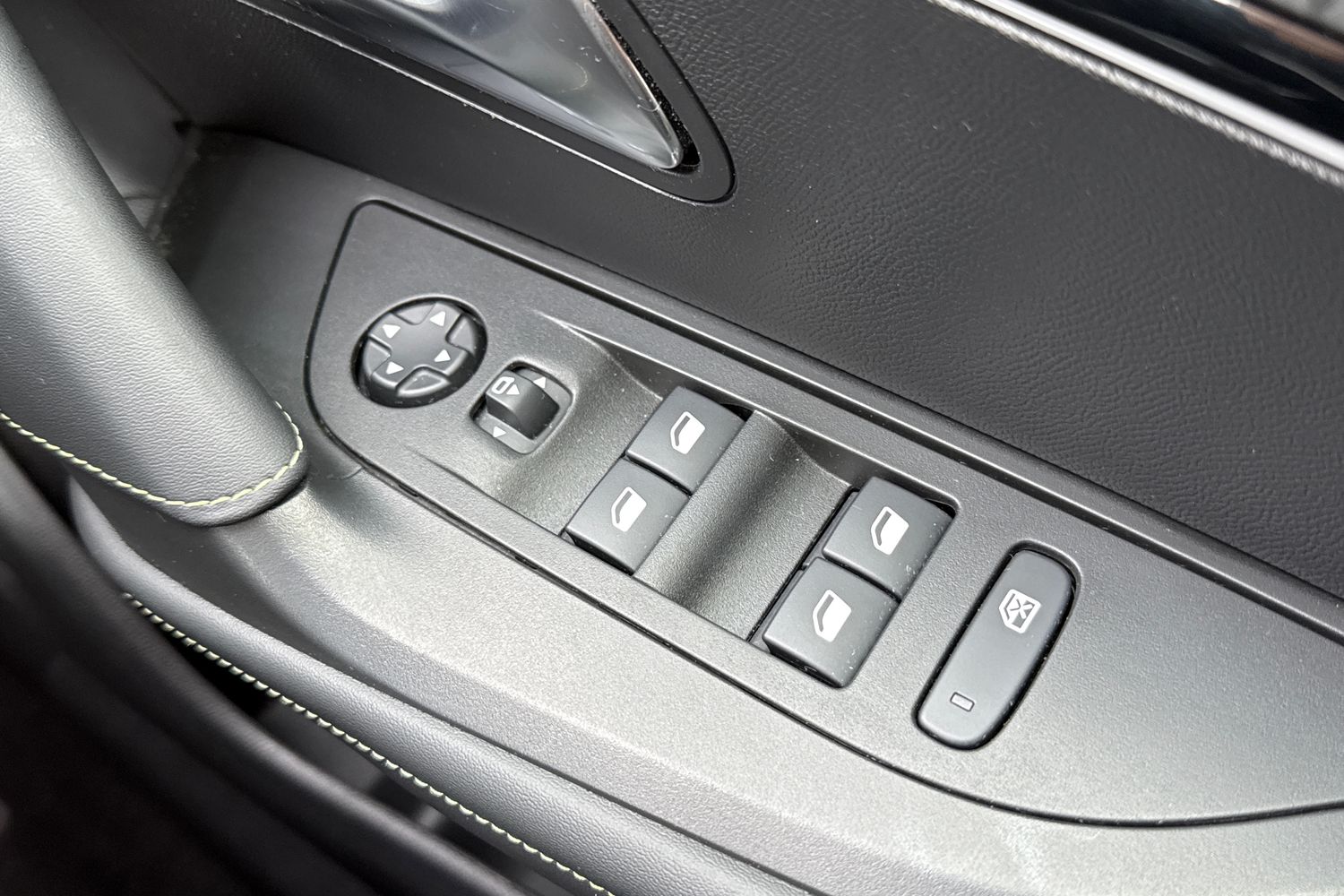 Used Peugeot 2008 2023 for sale - 77589420: Photo 43