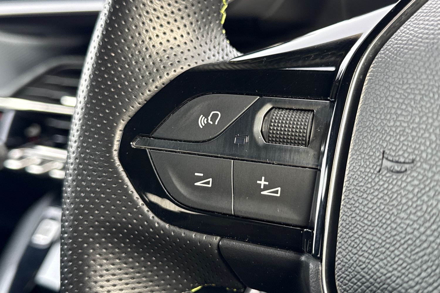 Used Peugeot 2008 2023 for sale - 77589420: Photo 52