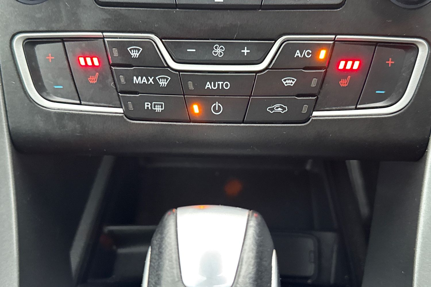 Used Ford Mondeo 2015 for sale - 76774529: Photo 22