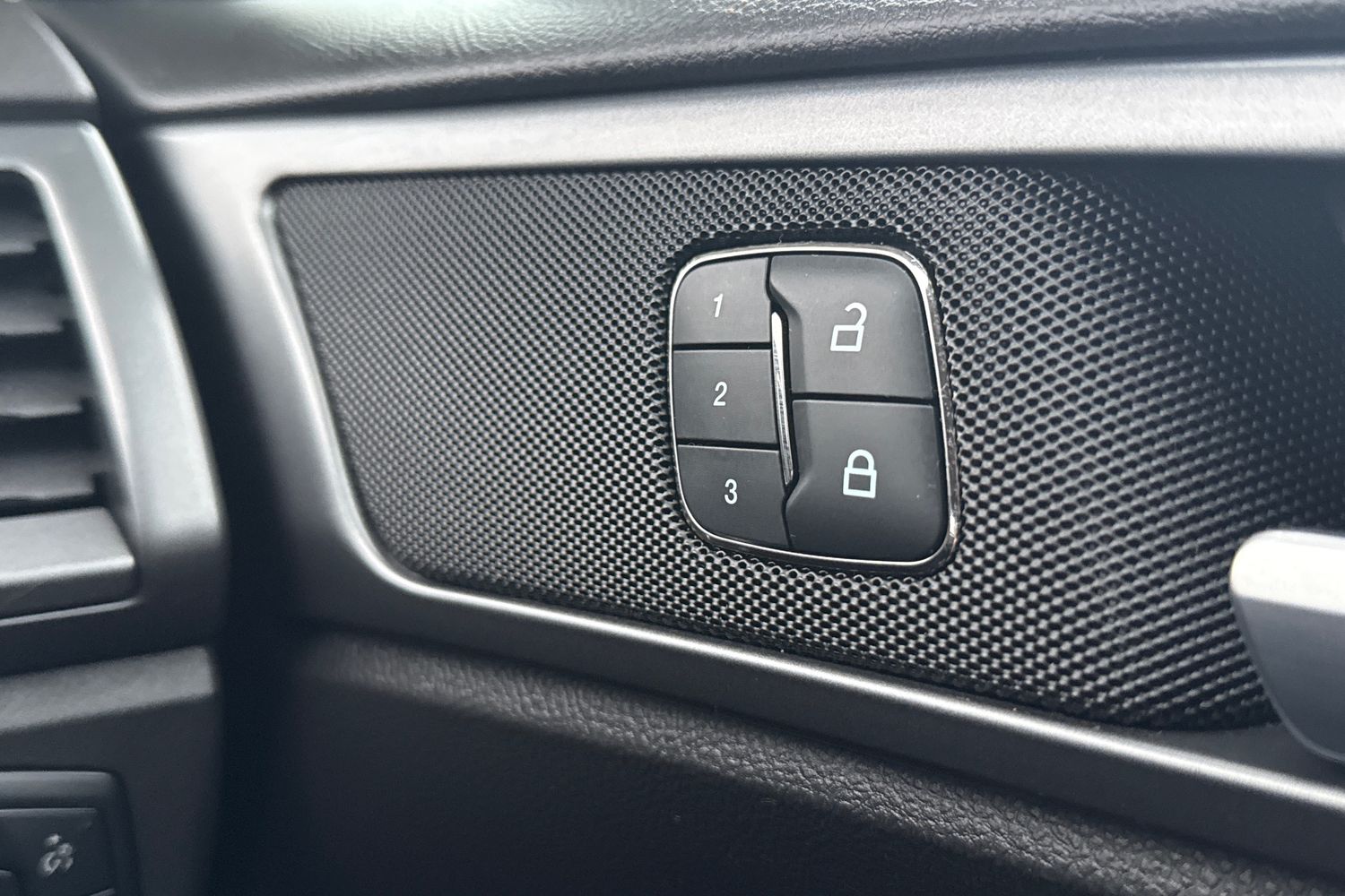 Used Ford Mondeo 2015 for sale - 76774529: Photo 32