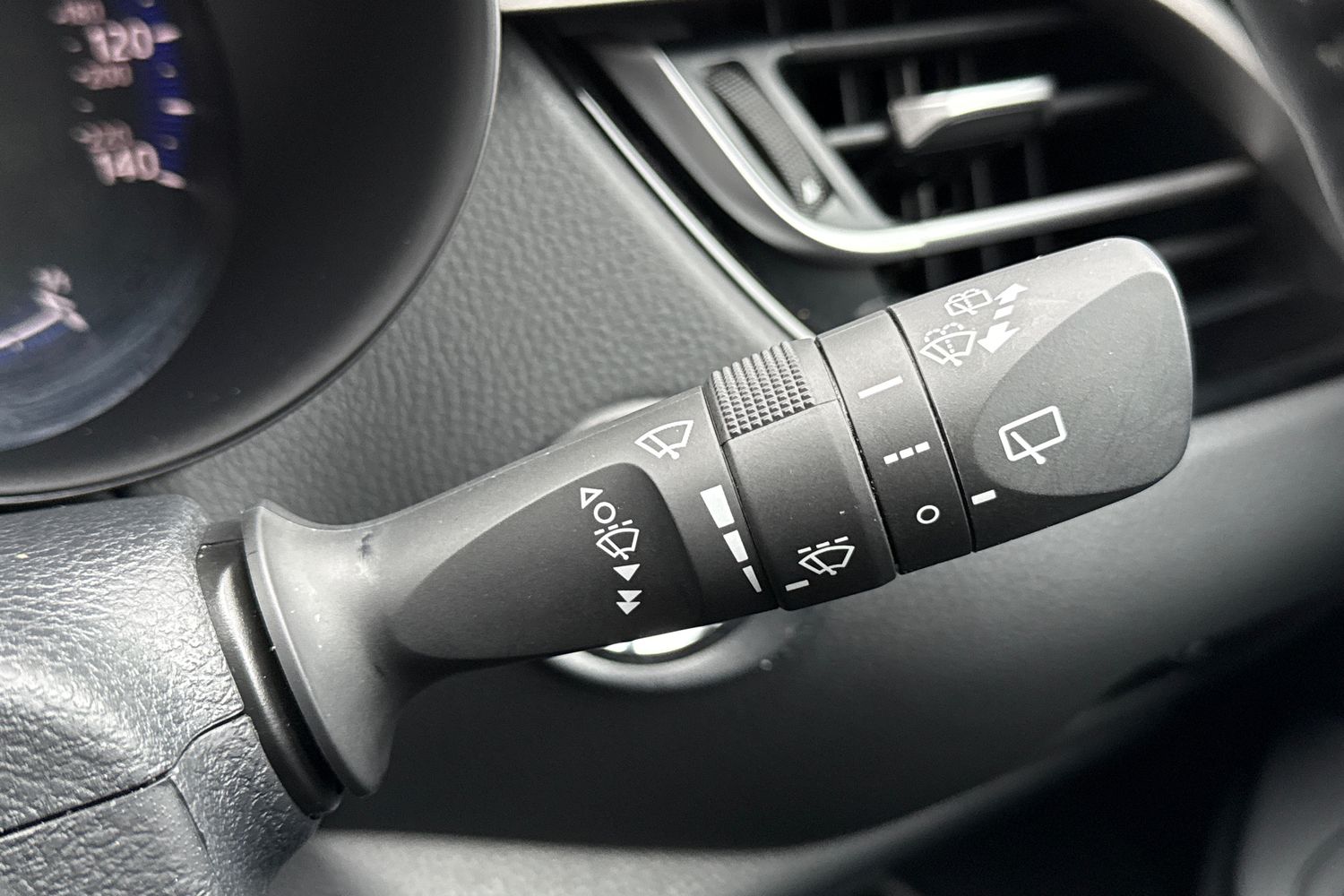 Used Toyota C-HR 2023 for sale - 77429467: Photo 40