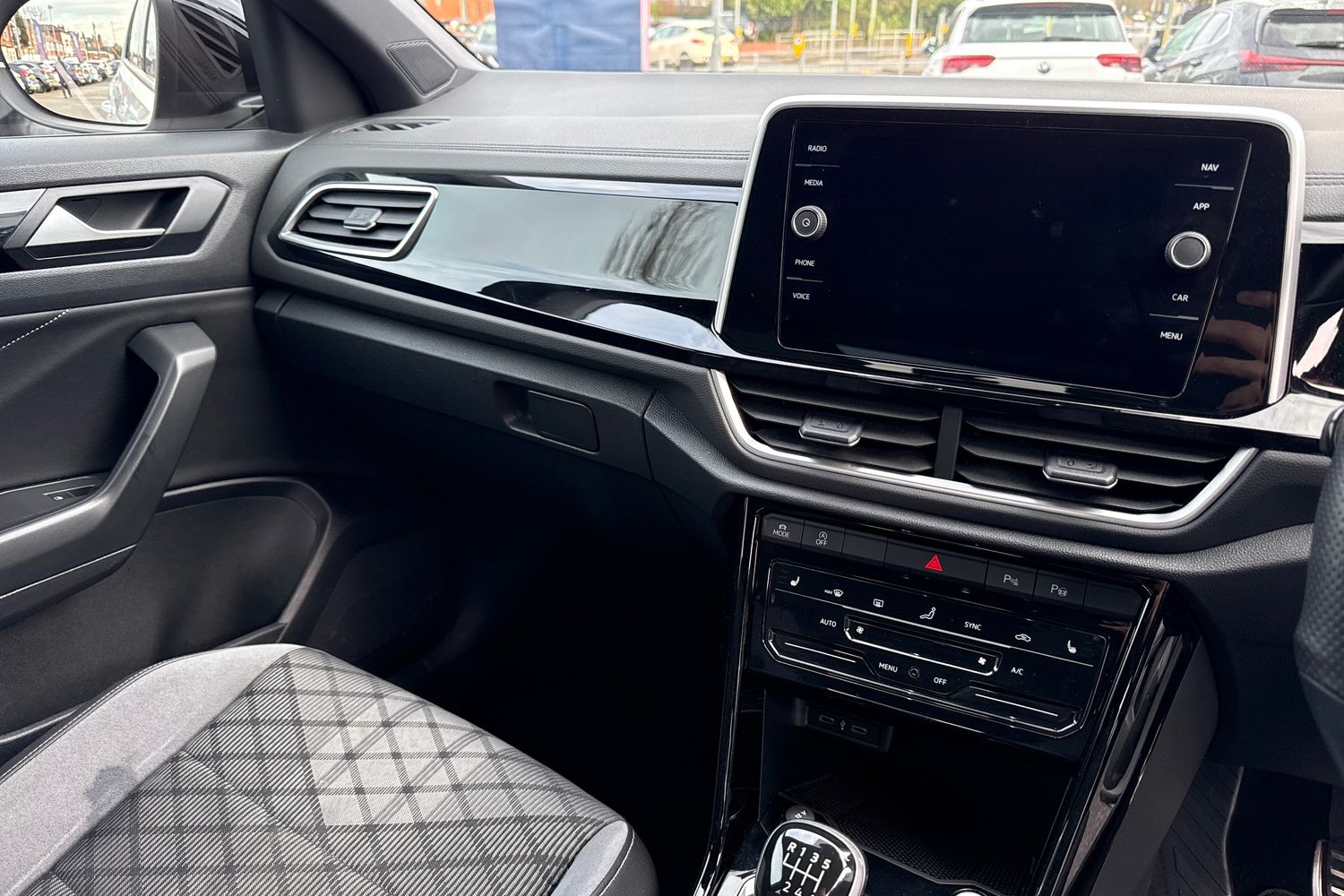 Used Volkswagen T-Roc 2022 for sale - 77226537: Photo 19