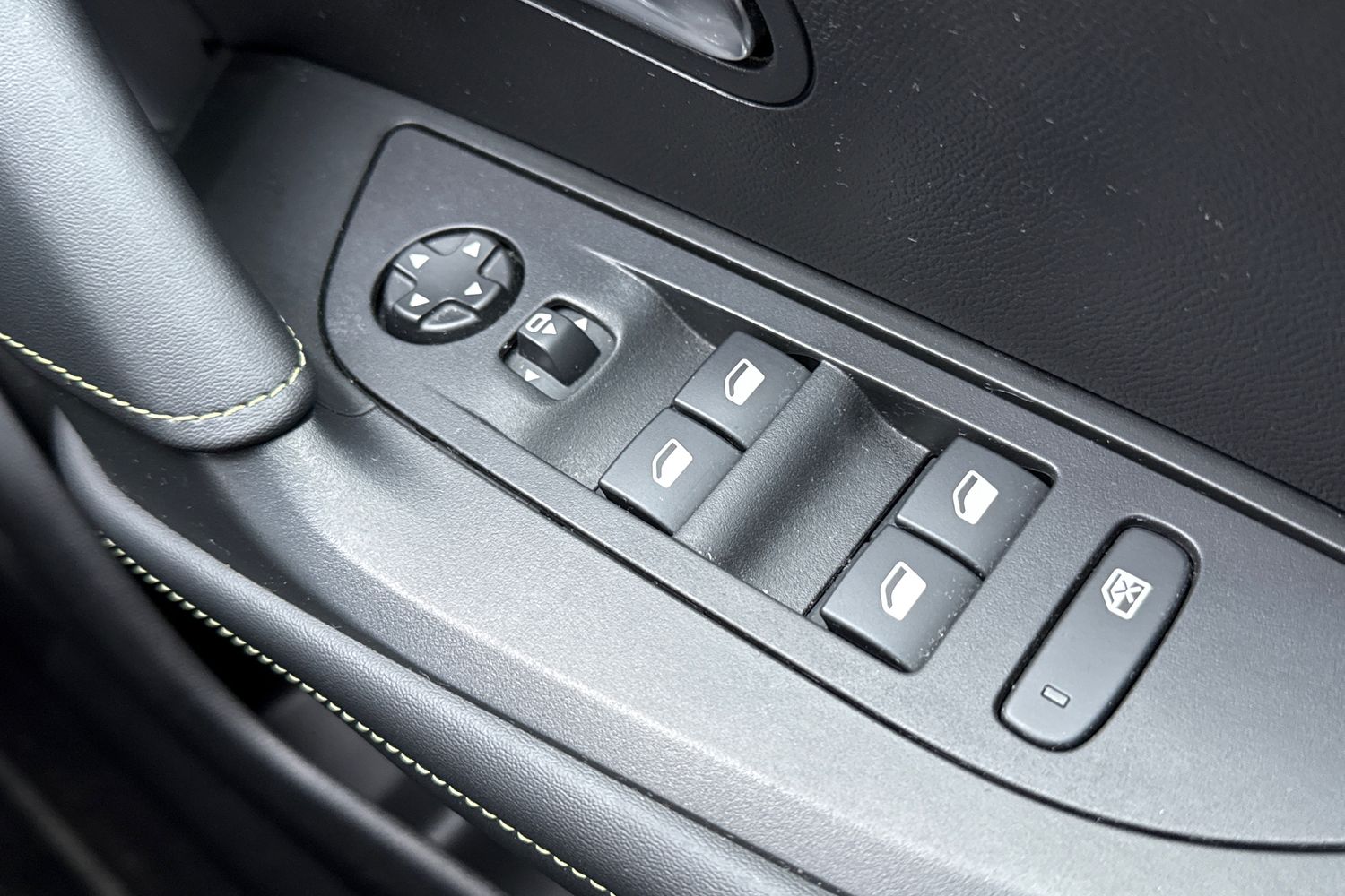 Used Peugeot 2008 2022 for sale - 77390279: Photo 41