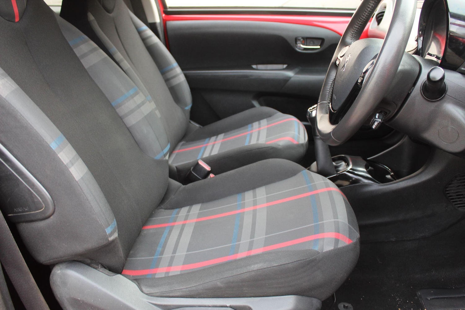 Used Peugeot 108 2014 for sale - 76152572: Photo 17