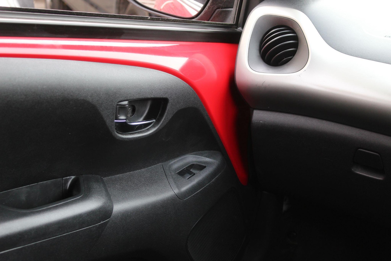 Used Peugeot 108 2014 for sale - 76152572: Photo 25