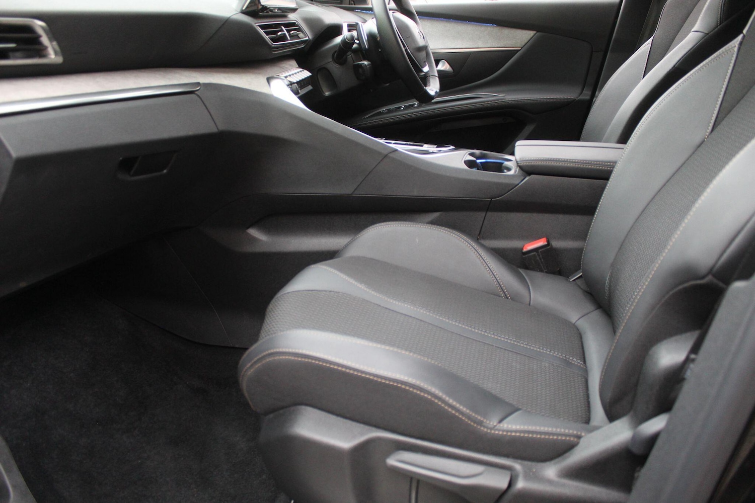 Used Peugeot 5008 2024 for sale - 76499882: Photo 25