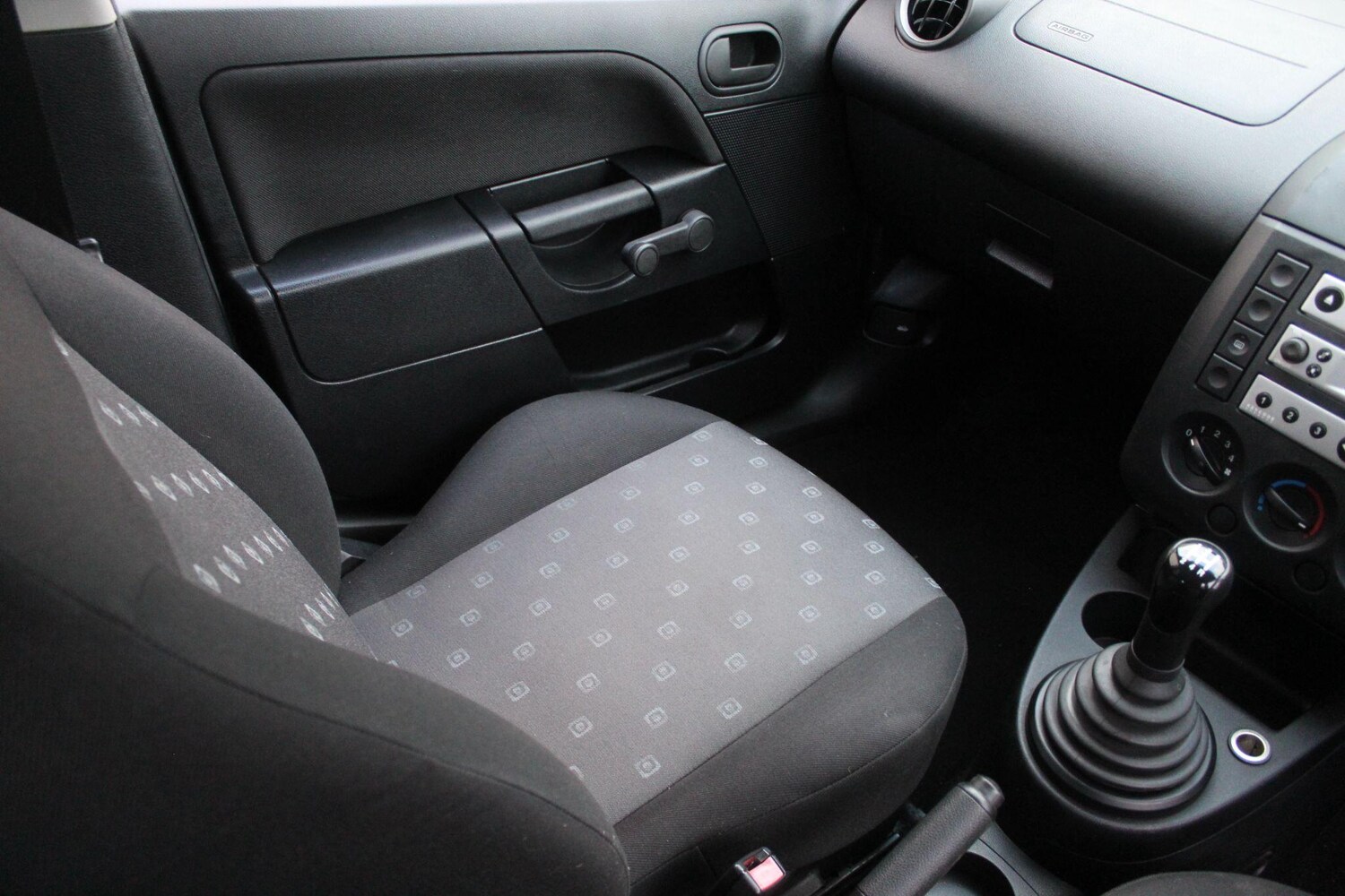 Used Ford Fiesta 2004 for sale - 76389151: Photo 25