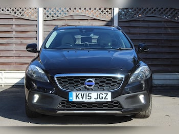 Used Volvo V40 Cross Country 2015 for sale - 75023078: Photo