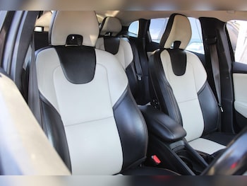 Used Volvo V40 Cross Country 2015 for sale - 75023078: Photo