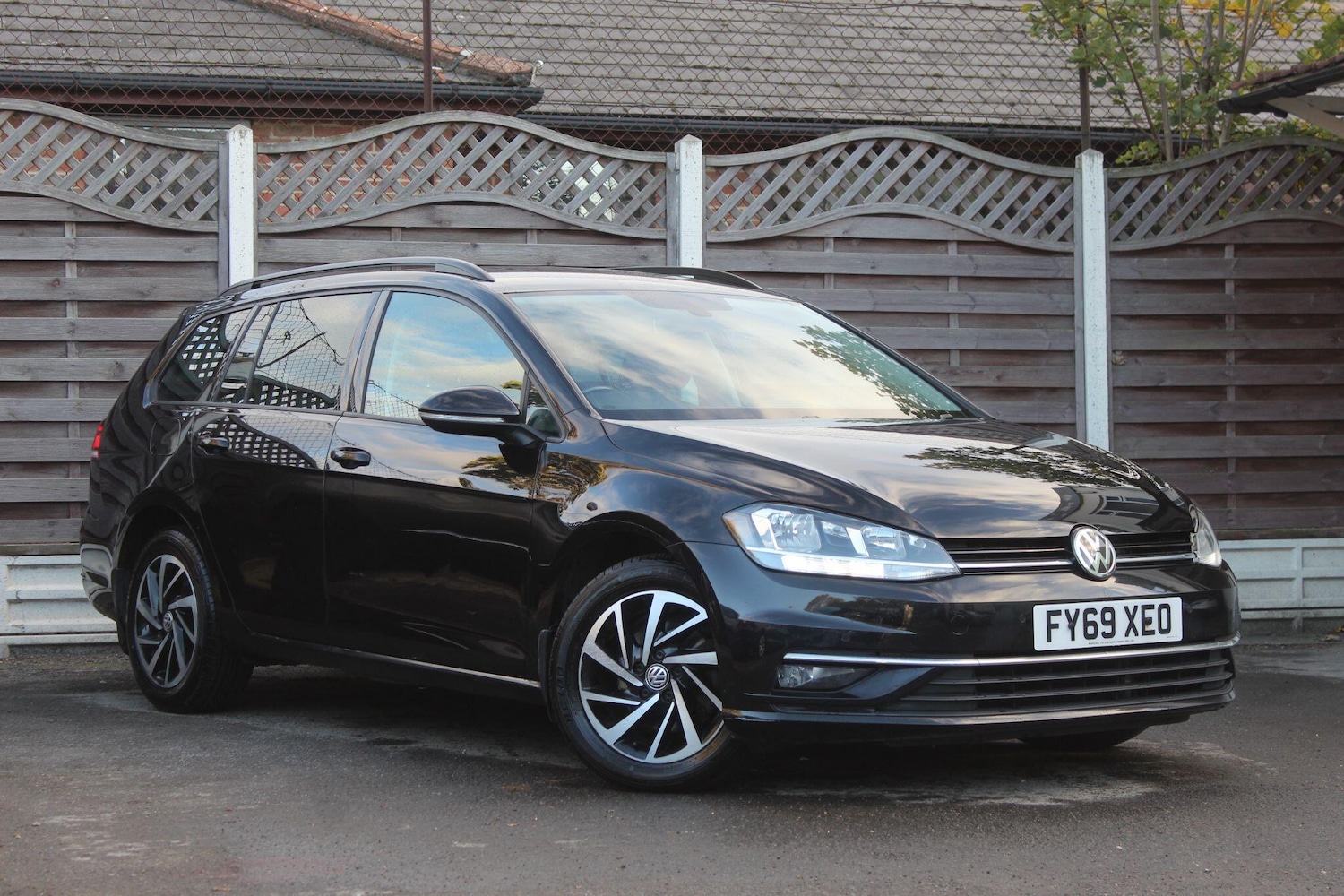 Used Volkswagen Golf 2019 for sale - 76380642: Photo 1