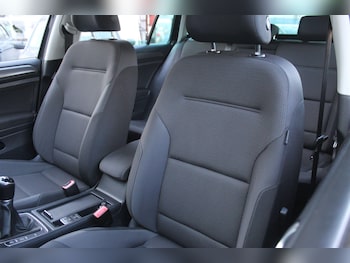 Used Volkswagen Golf 2019 for sale - 76380642: Photo