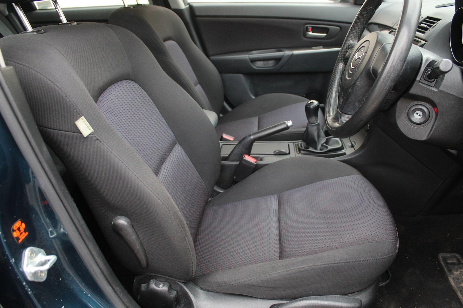Used Mazda Mazda3 2007 for sale - 77015986: Photo 4