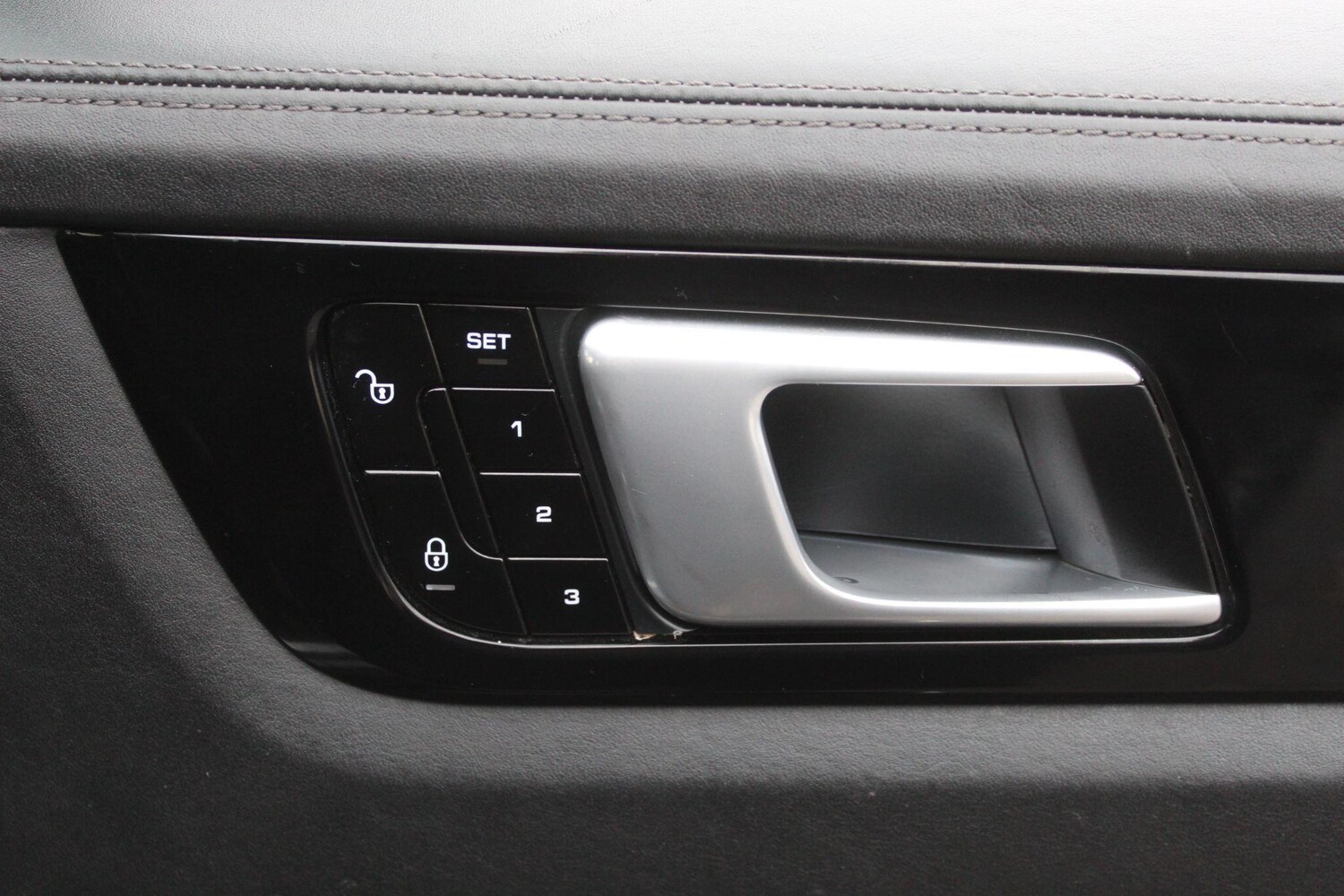 Used Porsche Cayenne for sale - 77807826: Photo 25