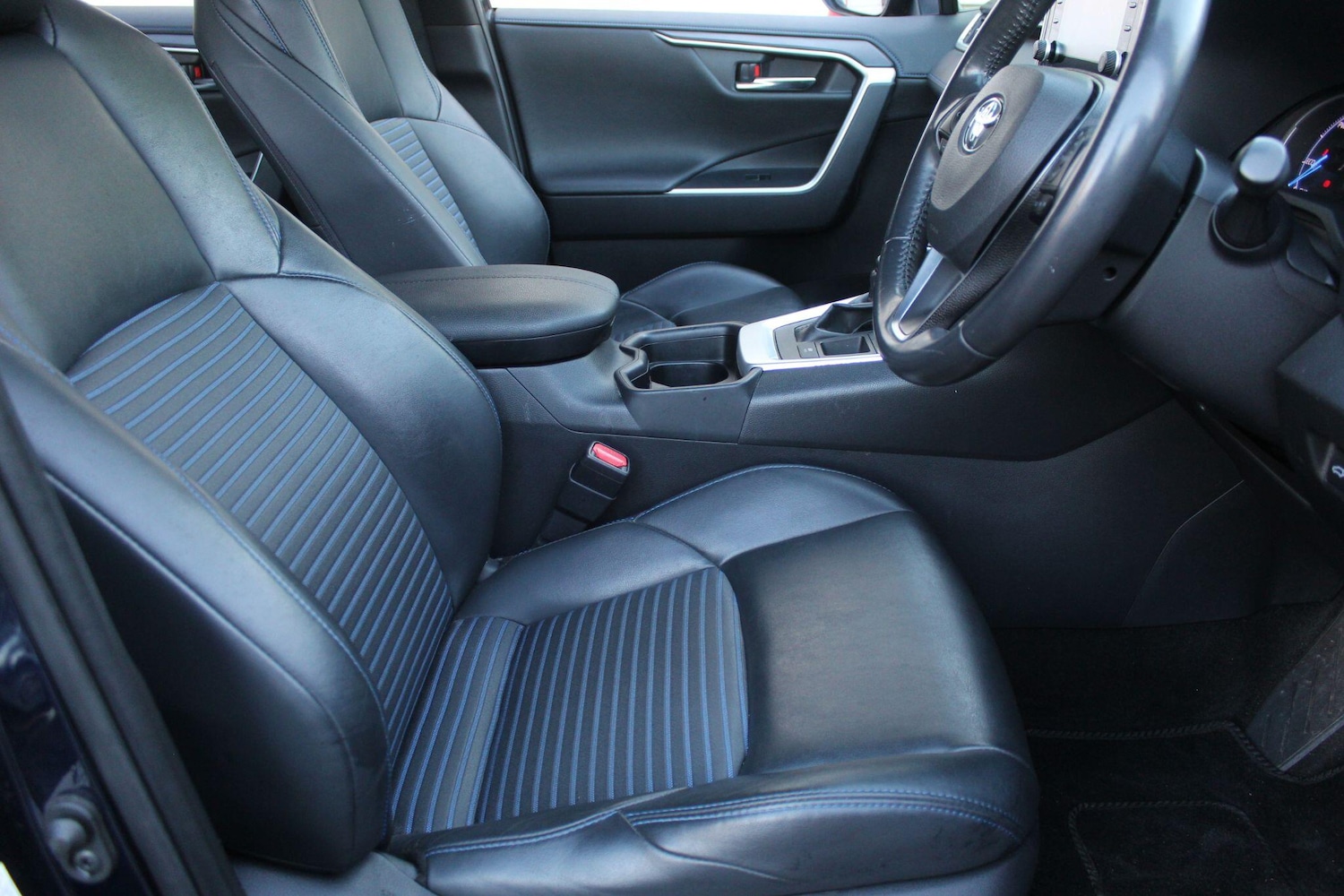 Used Toyota RAV4 2020 for sale - 76832669: Photo 19