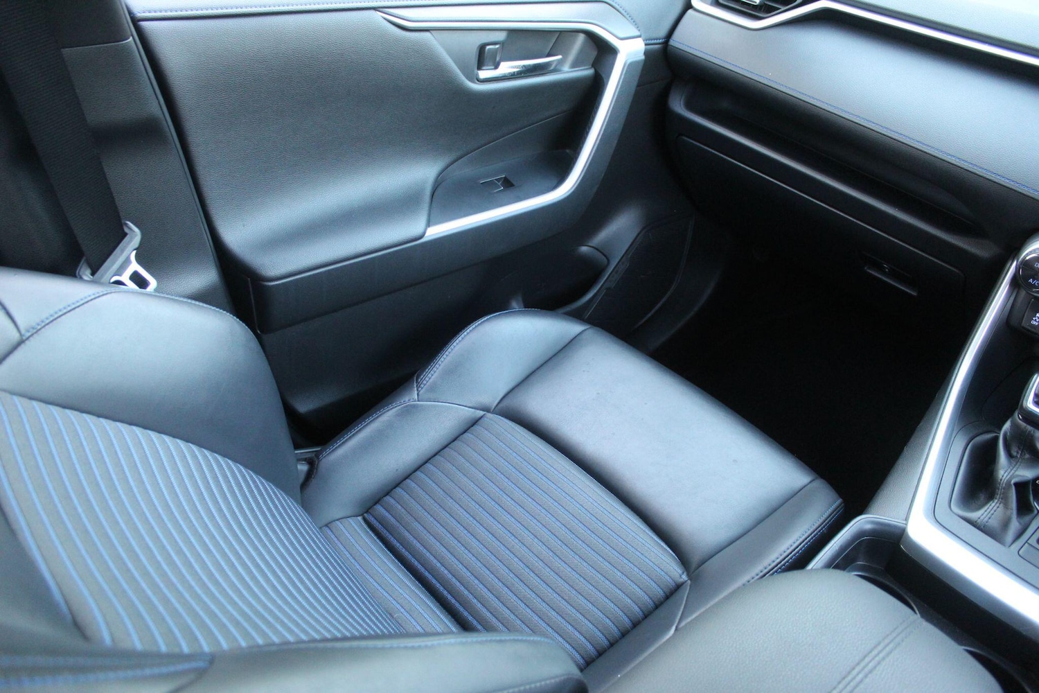 Used Toyota RAV4 2020 for sale - 76832669: Photo 27