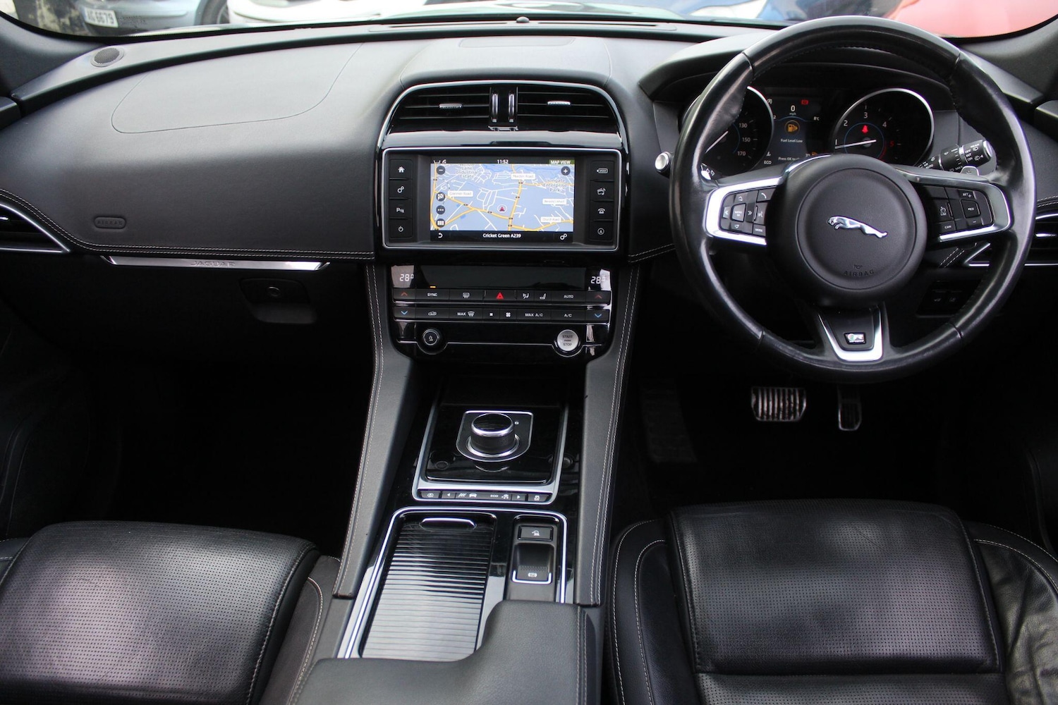 Used Jaguar F-Pace 2017 for sale - 76936426: Photo 16