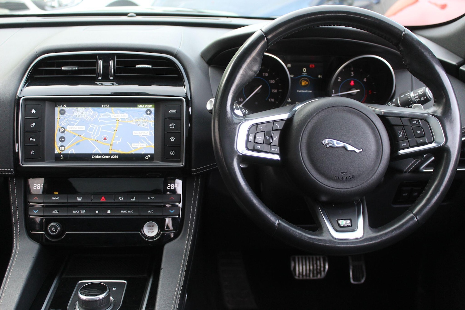 Used Jaguar F-Pace 2017 for sale - 76936426: Photo 17