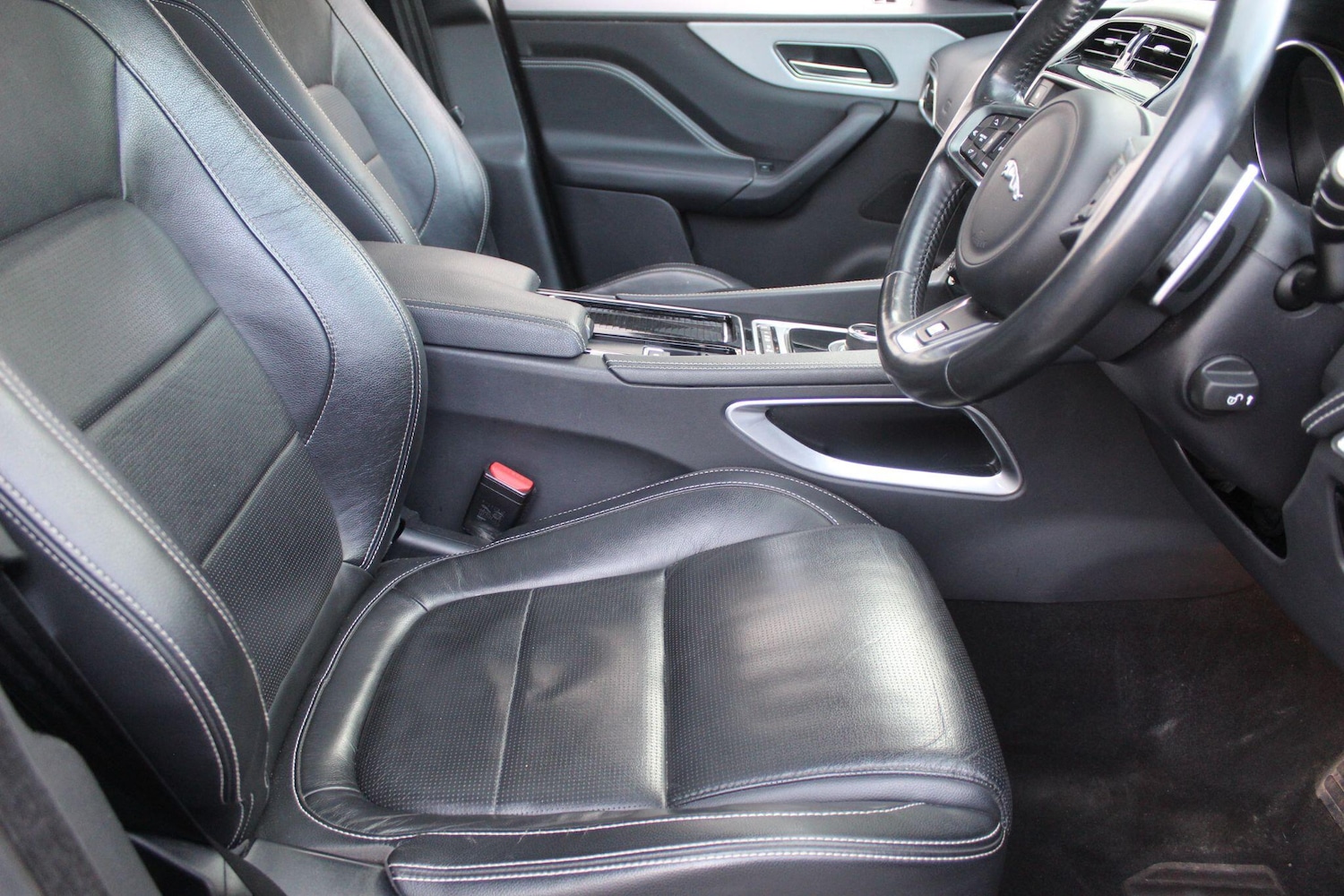 Used Jaguar F-Pace 2017 for sale - 76936426: Photo 18