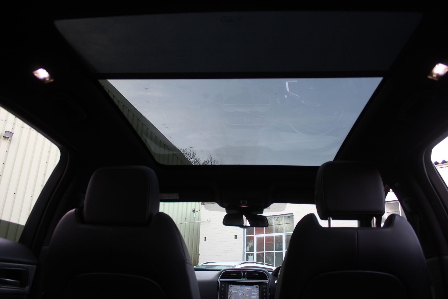 Used Jaguar F-Pace 2017 for sale - 76936426: Photo 2