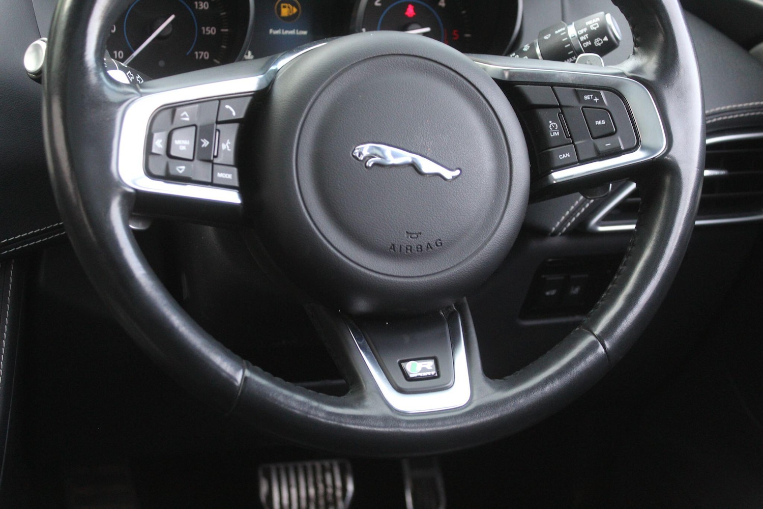 Used Jaguar F-Pace 2017 for sale - 76936426: Photo 26