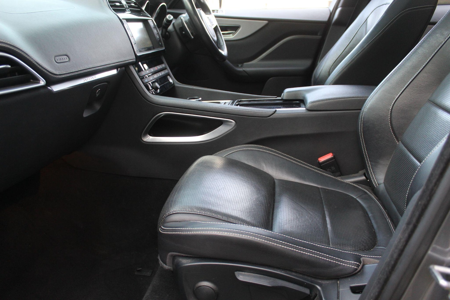 Used Jaguar F-Pace 2017 for sale - 76936426: Photo 27