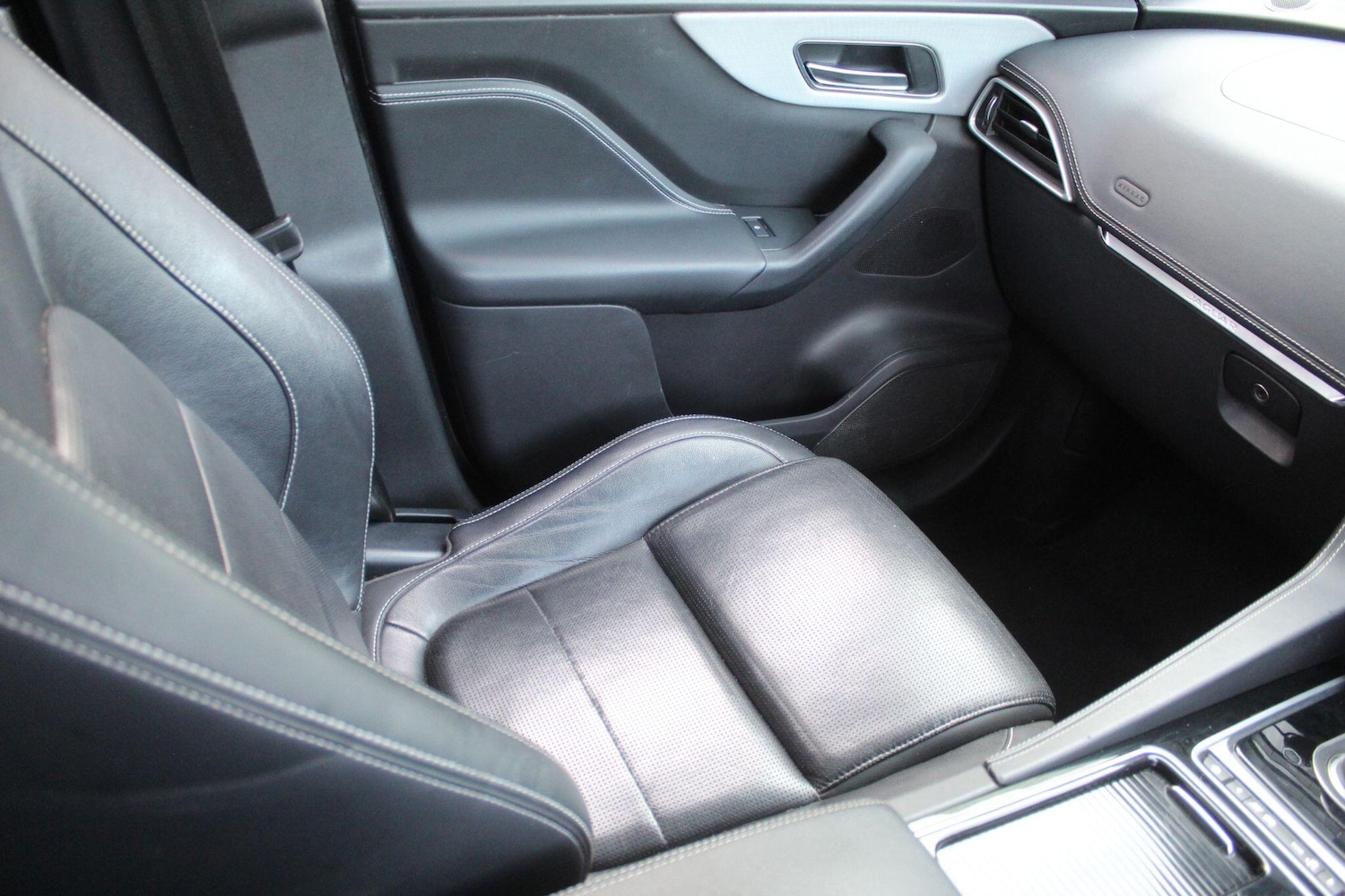 Used Jaguar F-Pace 2017 for sale - 76936426: Photo 28