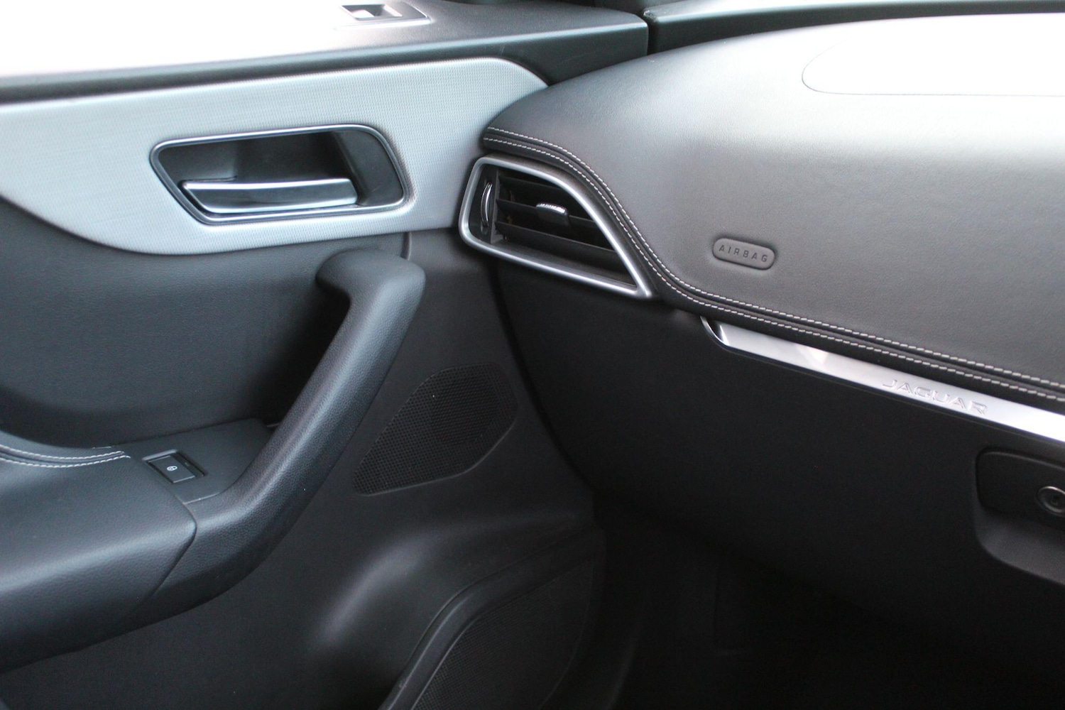 Used Jaguar F-Pace 2017 for sale - 76936426: Photo 32