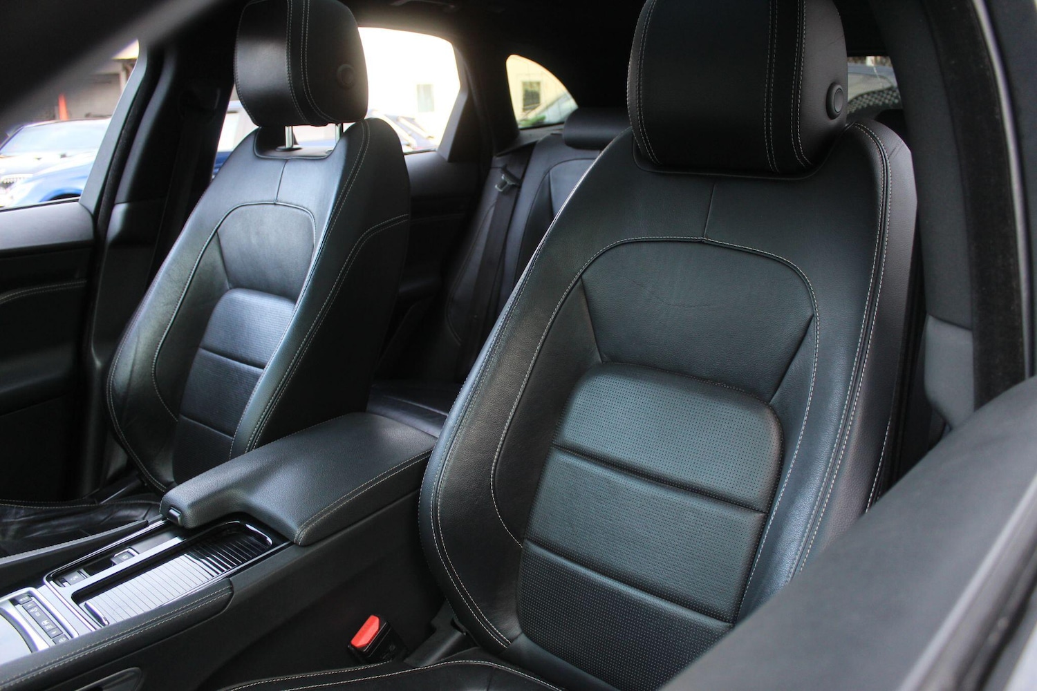 Used Jaguar F-Pace 2017 for sale - 76936426: Photo 6