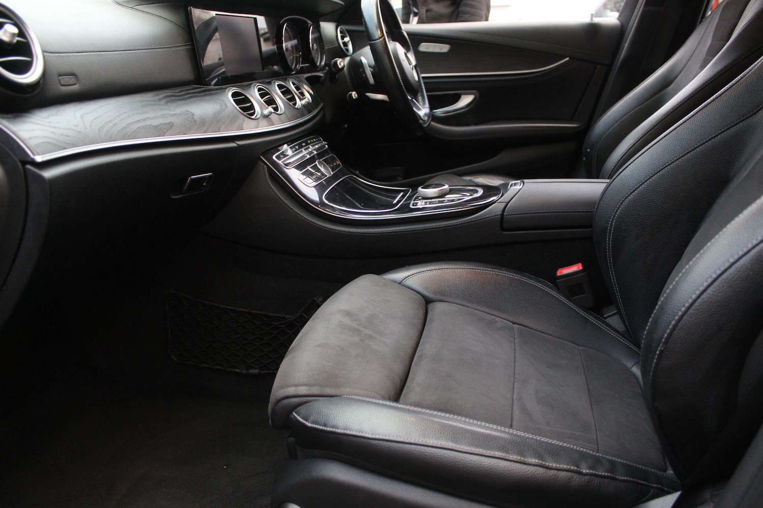 Used Mercedes-Benz E Class 2017 for sale - 76336737: Photo 25