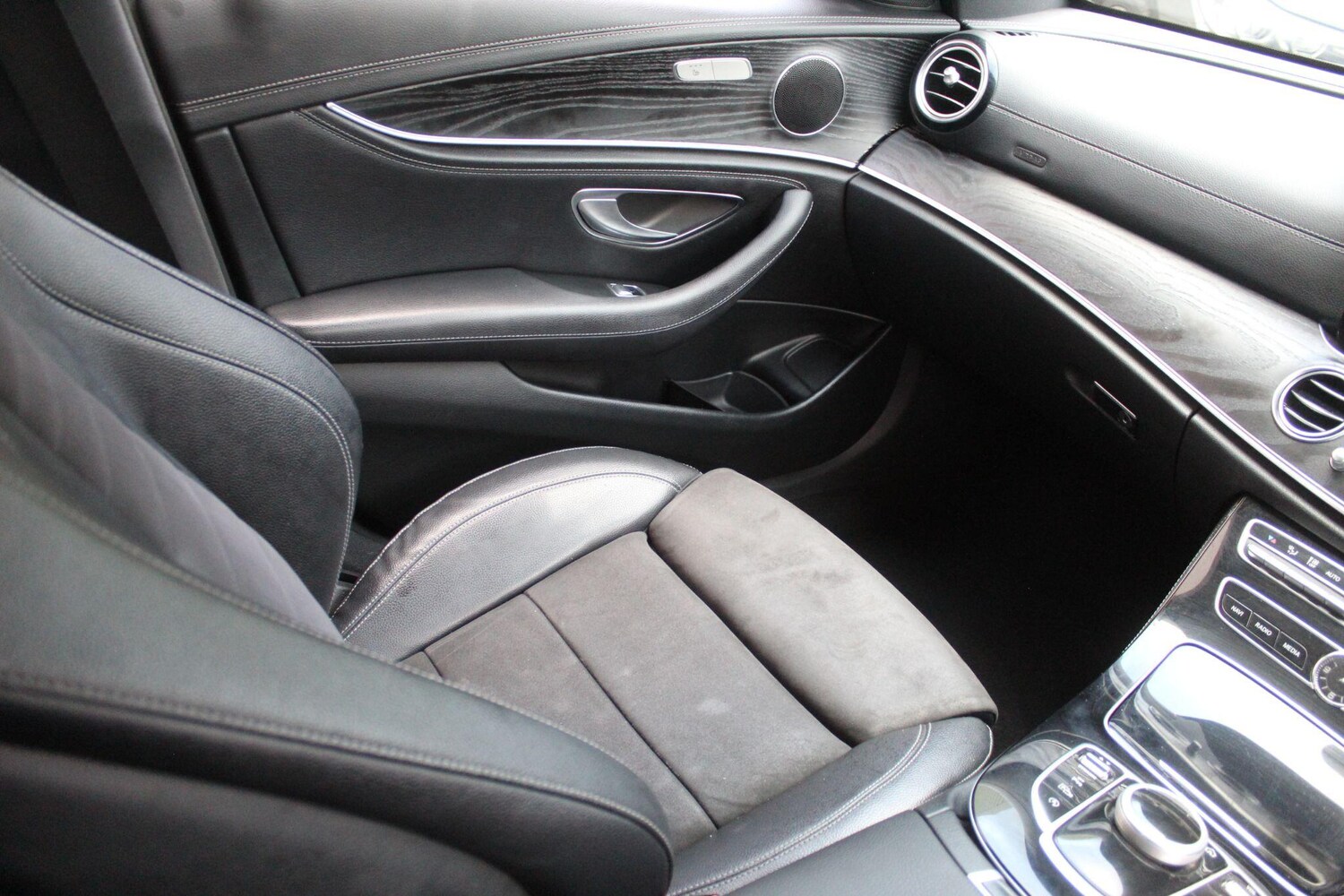 Used Mercedes-Benz E Class 2017 for sale - 76336737: Photo 27