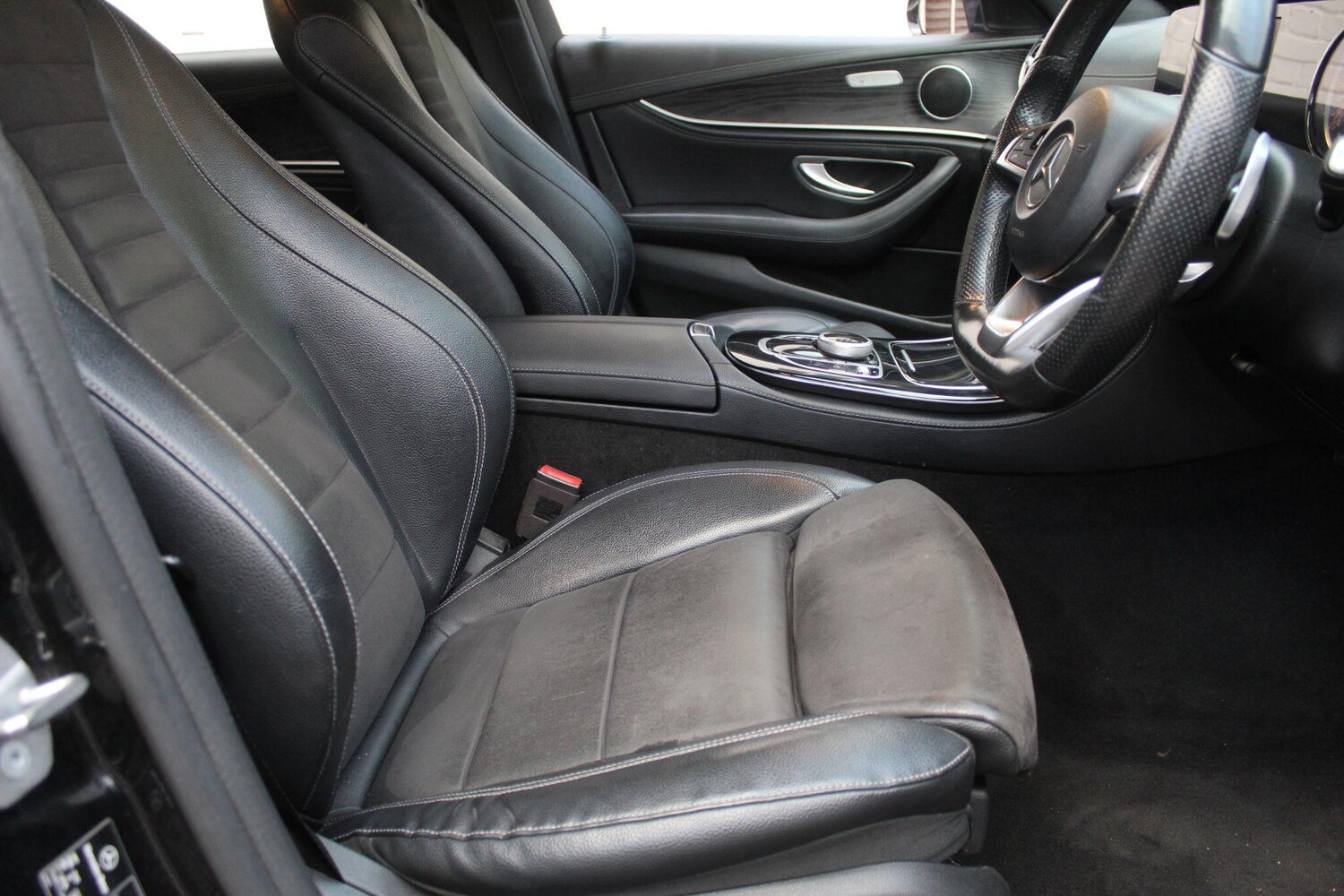 Used Mercedes-Benz E Class 2017 for sale - 76336737: Photo 32