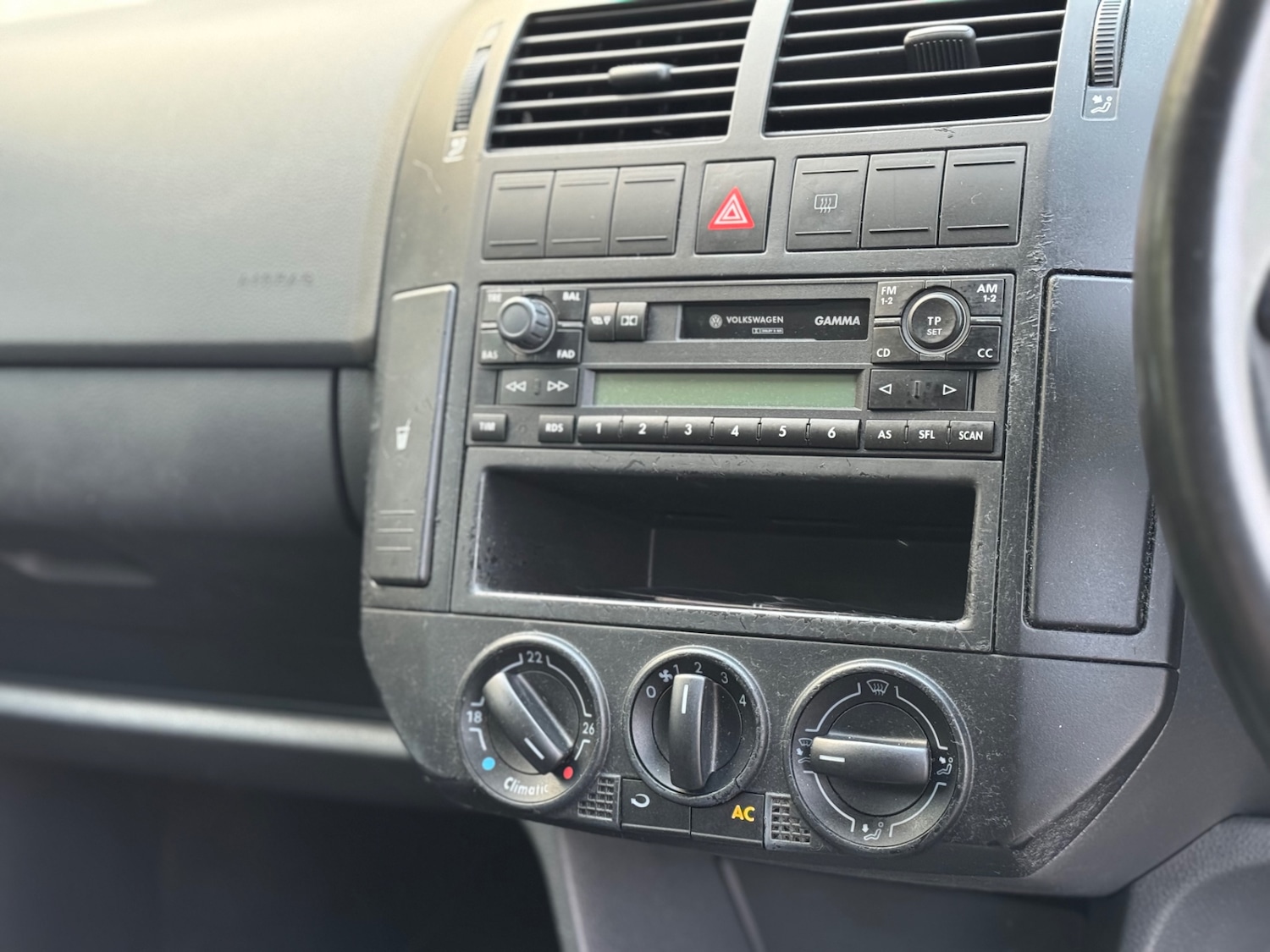 Used Volkswagen Polo 2002 for sale - 76462345: Photo 6