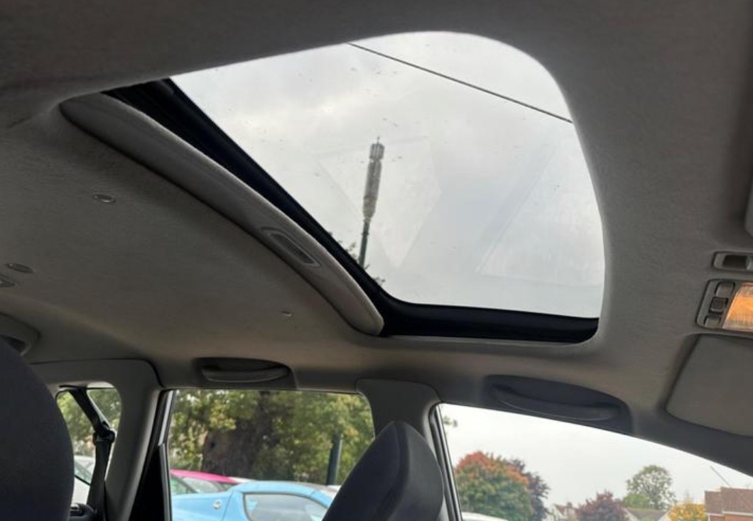 Used Honda Jazz 2004 for sale - 76667849: Photo 16