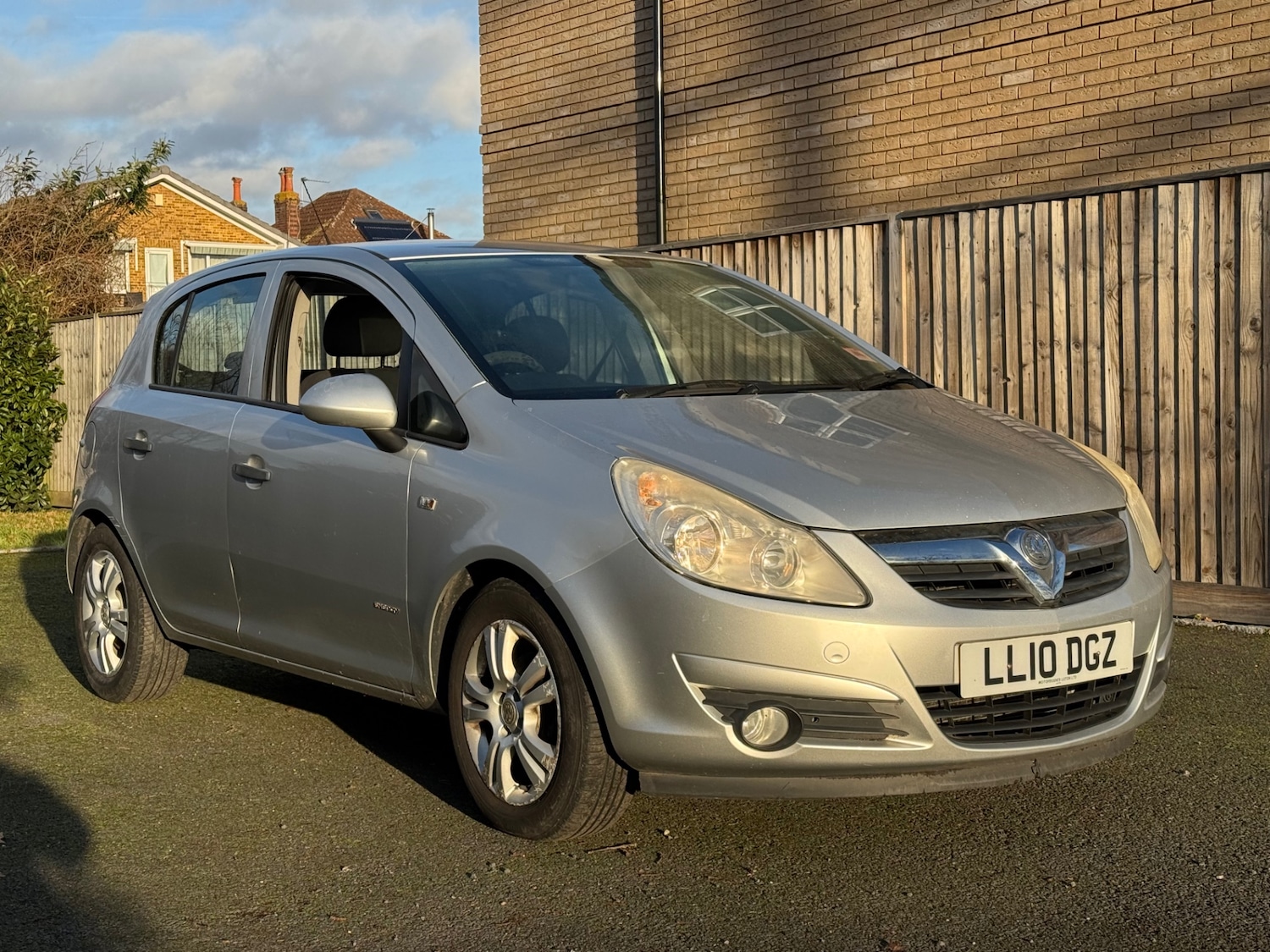 Used Vauxhall Corsa 2010 for sale - 76941847: Photo 2