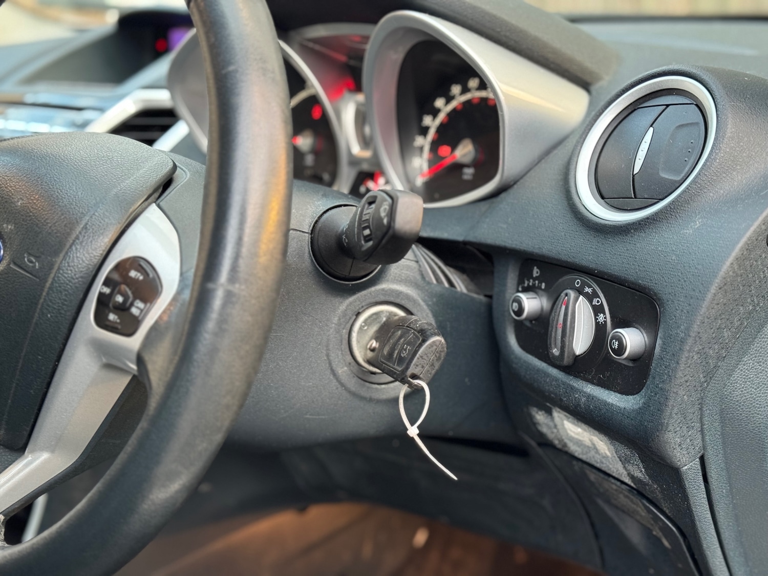 Used Ford Fiesta 2012 for sale - 76762851: Photo 6