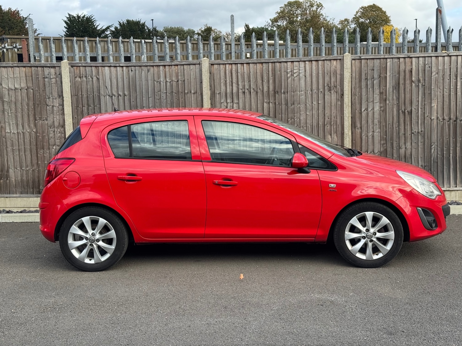Used Vauxhall Corsa 2012 for sale - 76364860: Photo 4
