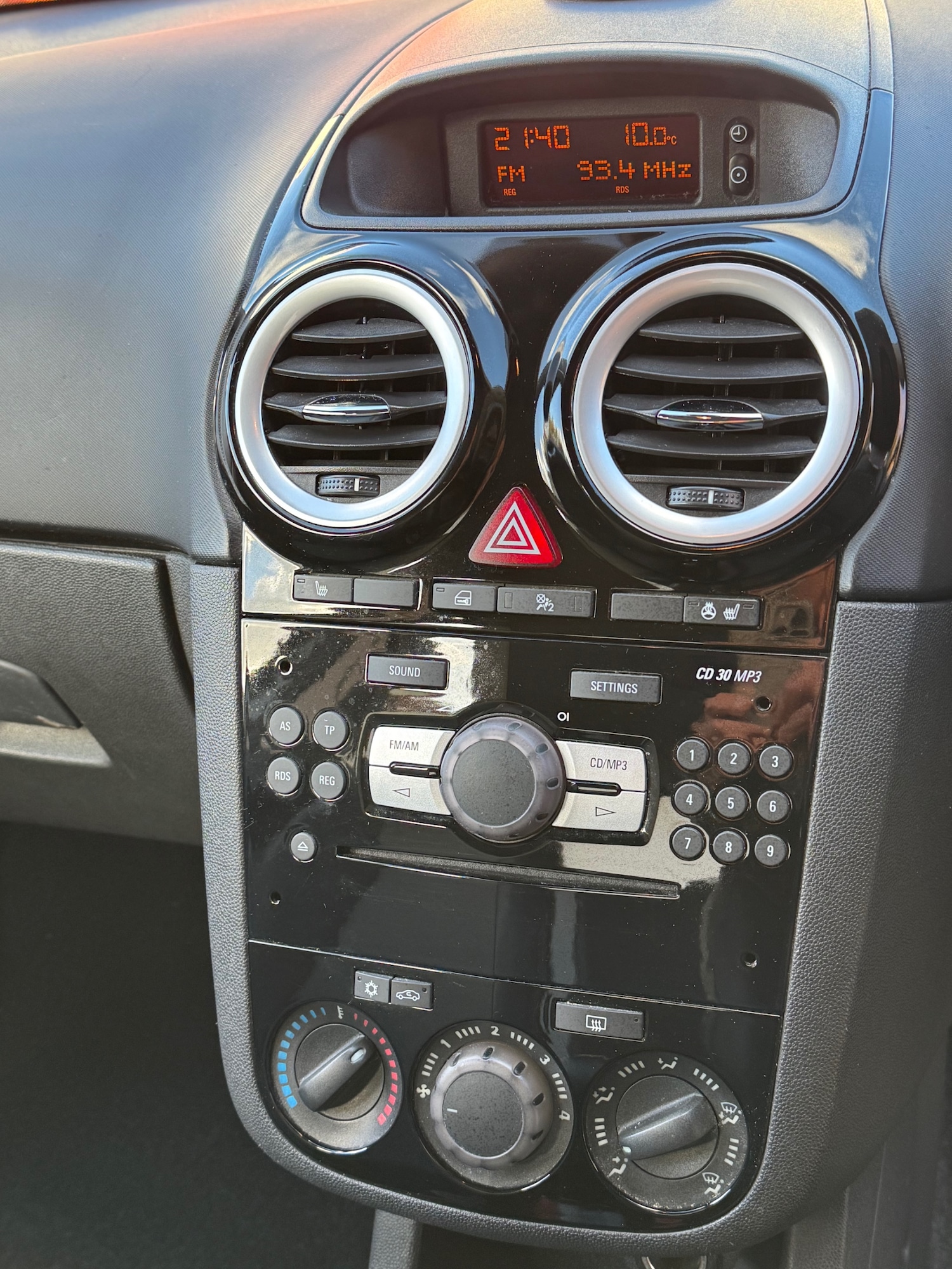 Used Vauxhall Corsa 2010 for sale - 76442530: Photo 19