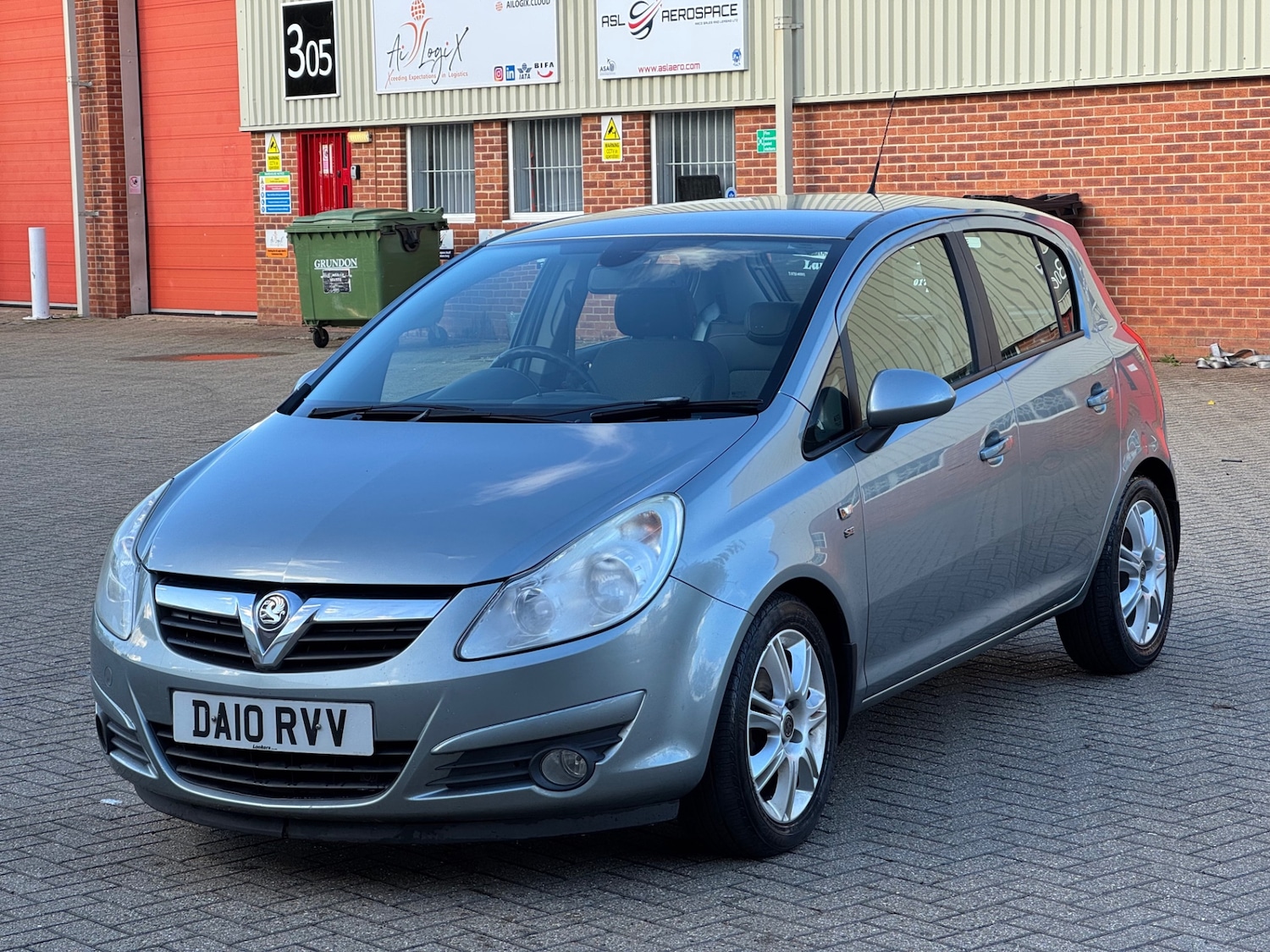 Used Vauxhall Corsa 2010 for sale - 76442530: Photo 2