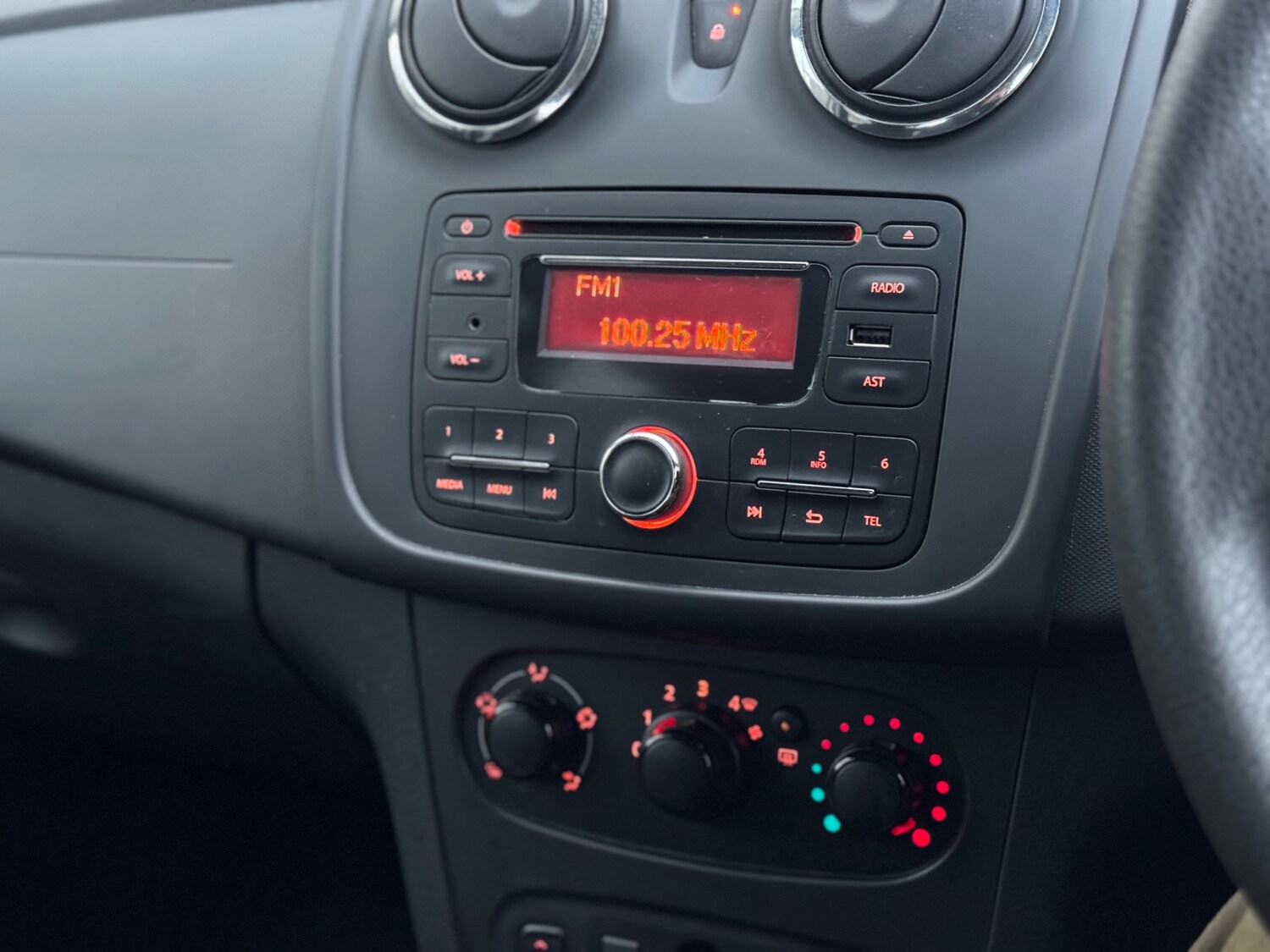 Used Dacia Sandero 2015 for sale - 77540108: Photo 15