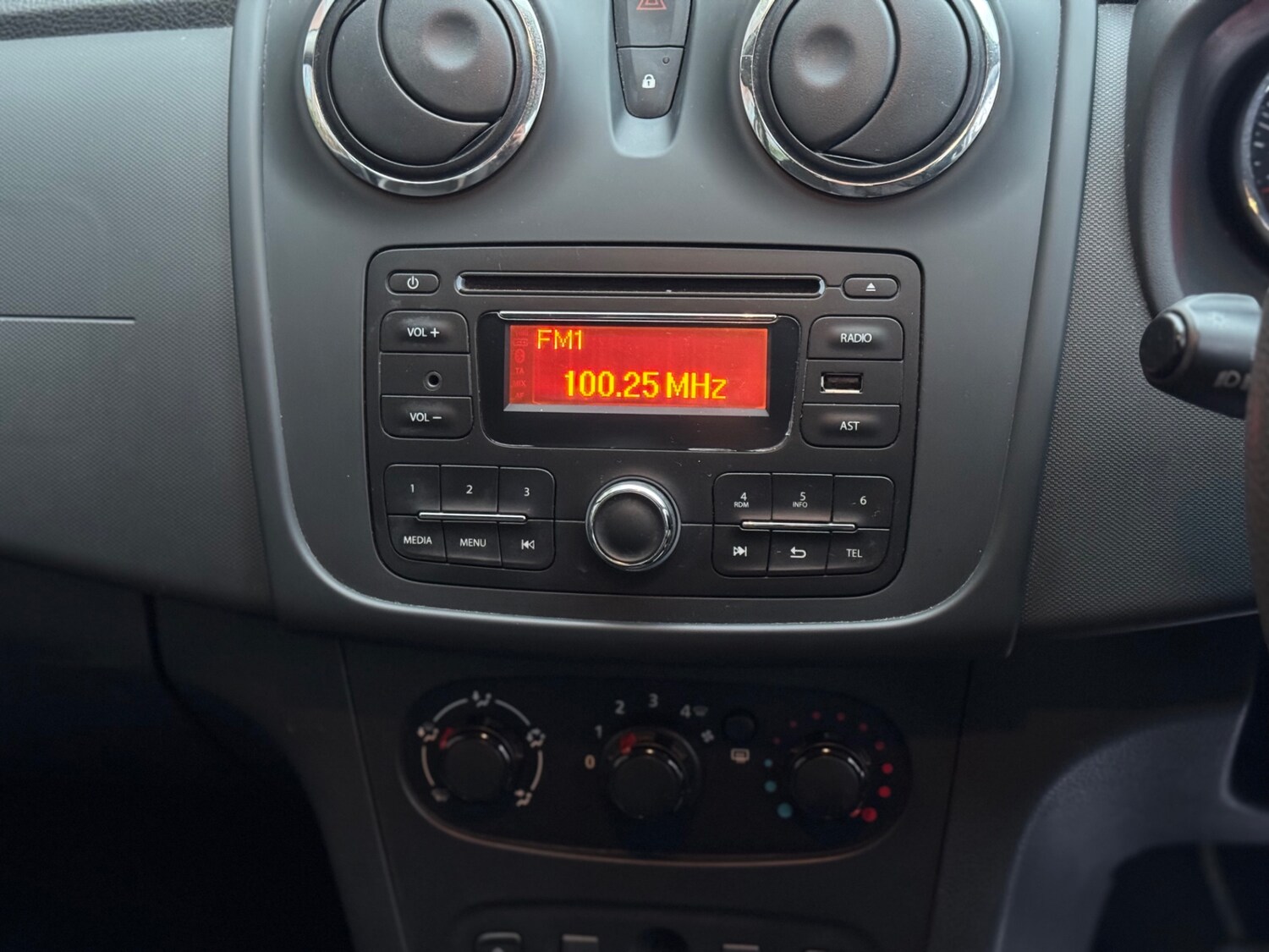 Used Dacia Sandero 2015 for sale - 77540108: Photo 18