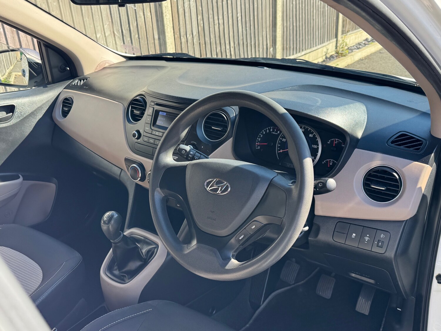 Used Hyundai i10 2014 for sale - 77940940: Photo 10