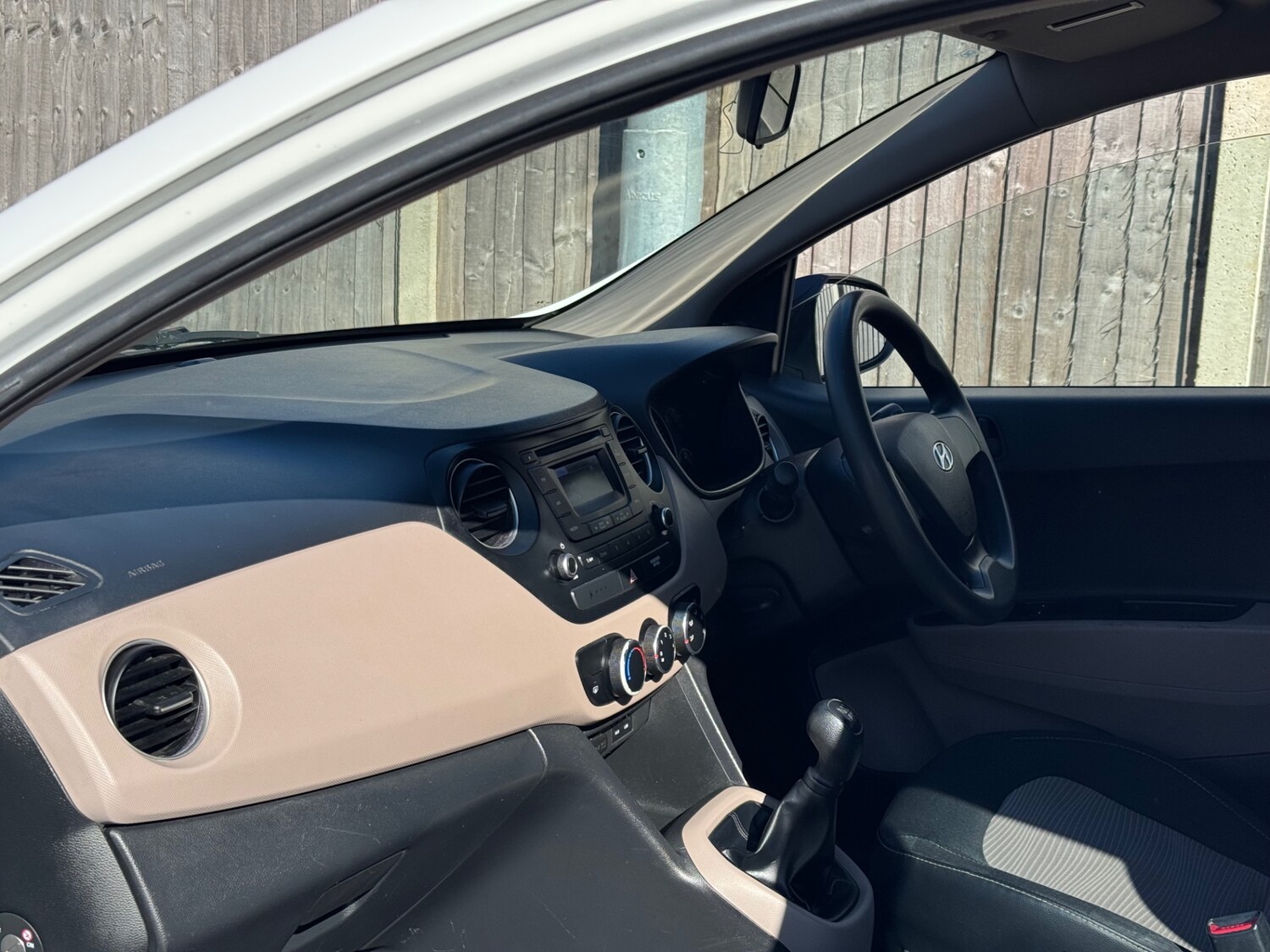 Used Hyundai i10 2014 for sale - 77940940: Photo 15