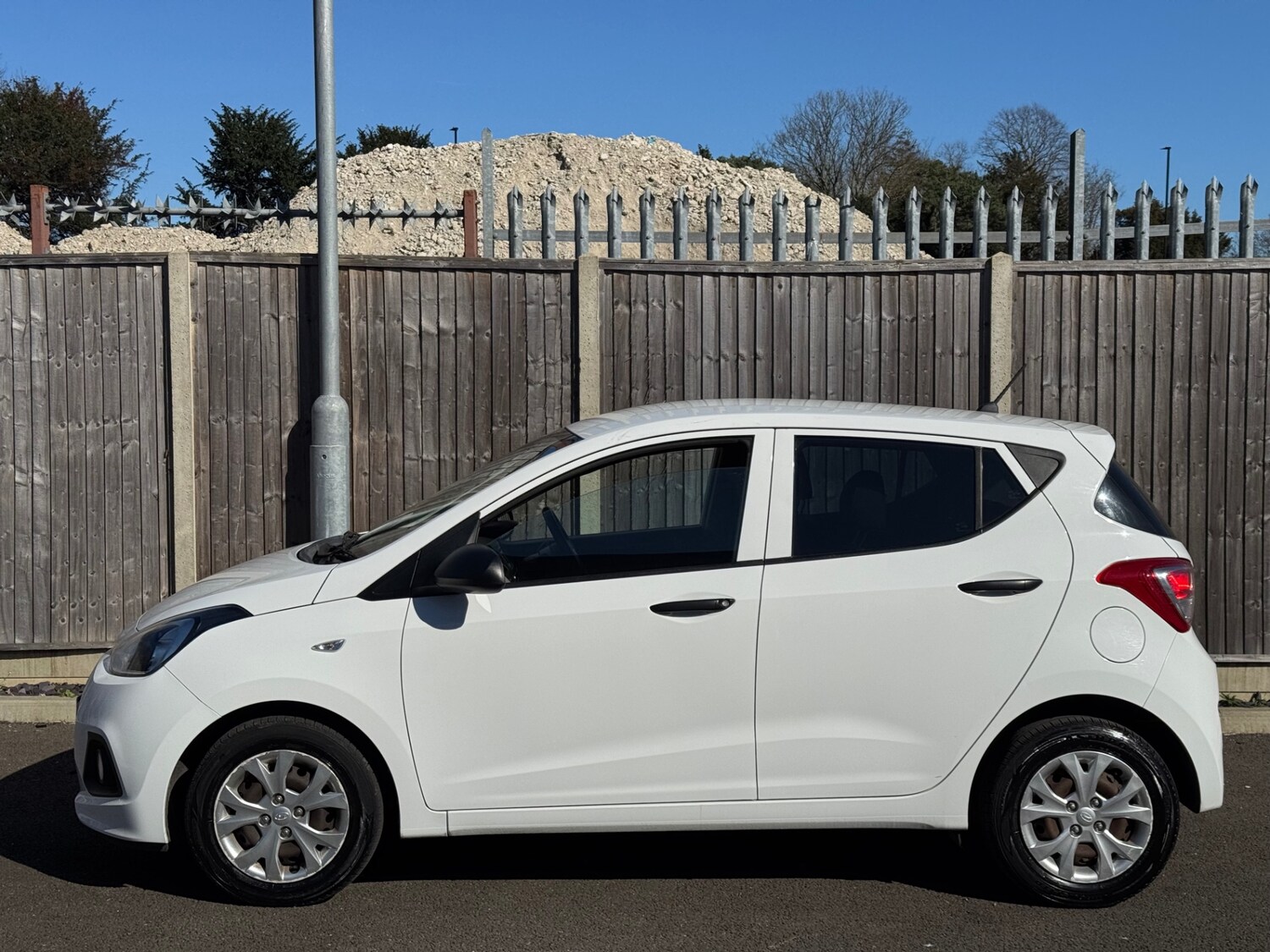 Used Hyundai i10 2014 for sale - 77940940: Photo 16