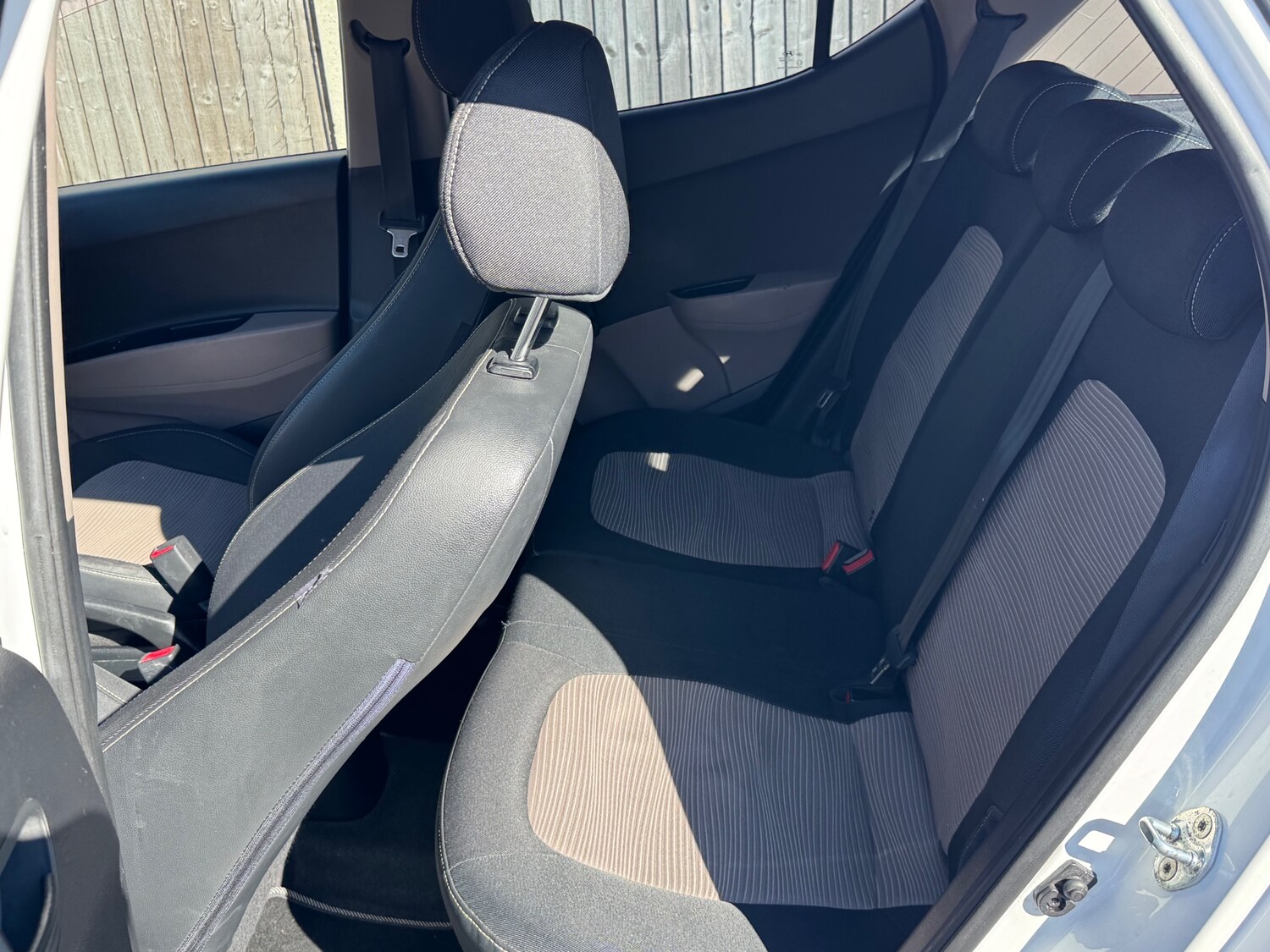 Used Hyundai i10 2014 for sale - 77940940: Photo 17