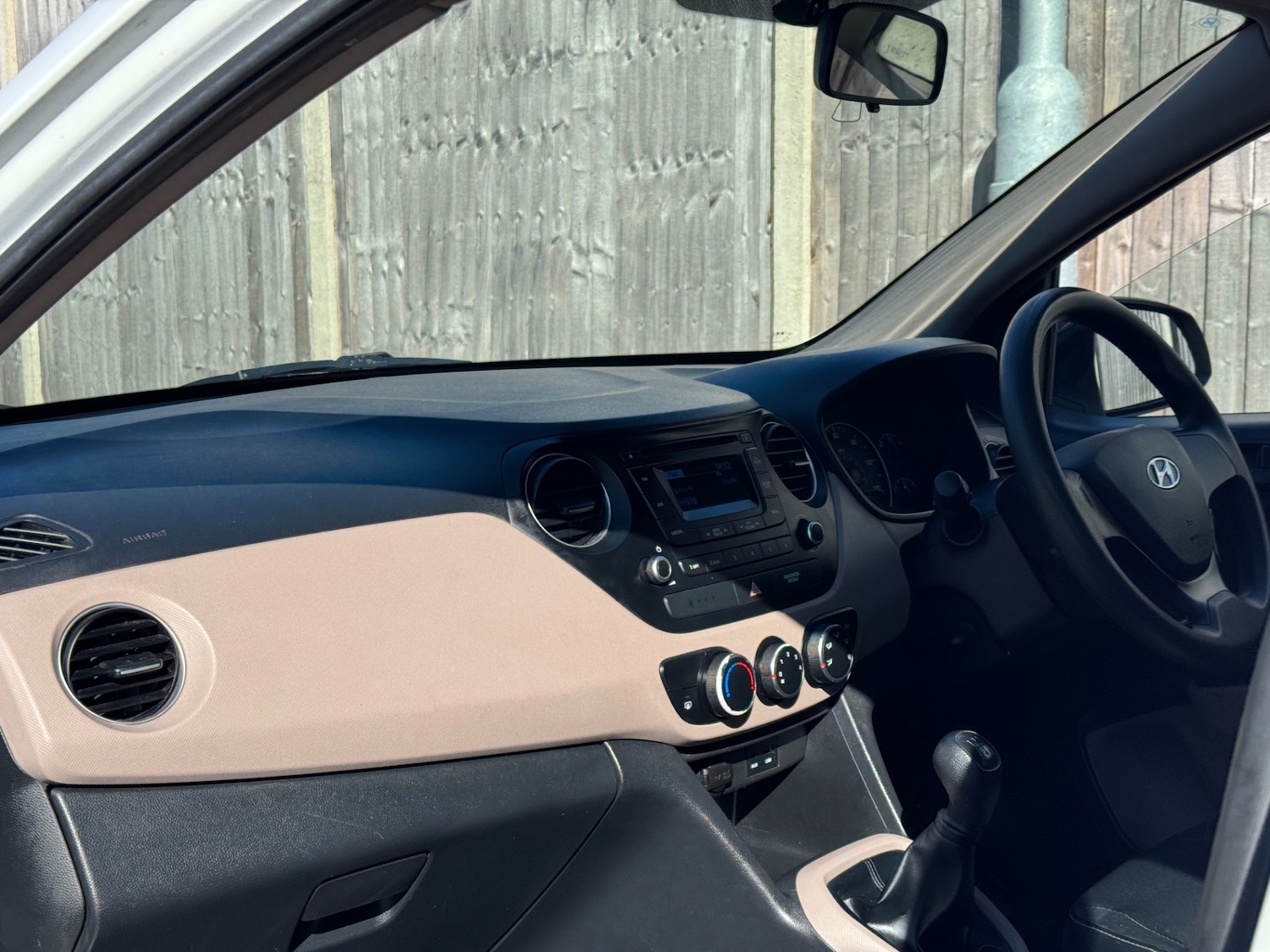 Used Hyundai i10 2014 for sale - 77940940: Photo 18