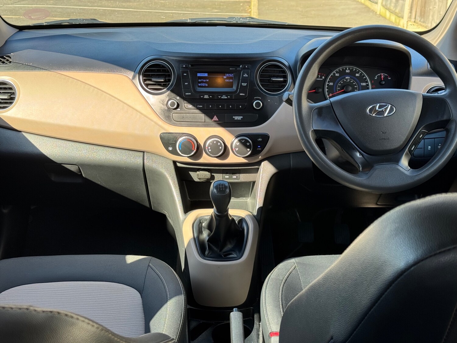 Used Hyundai i10 2014 for sale - 77940940: Photo 24